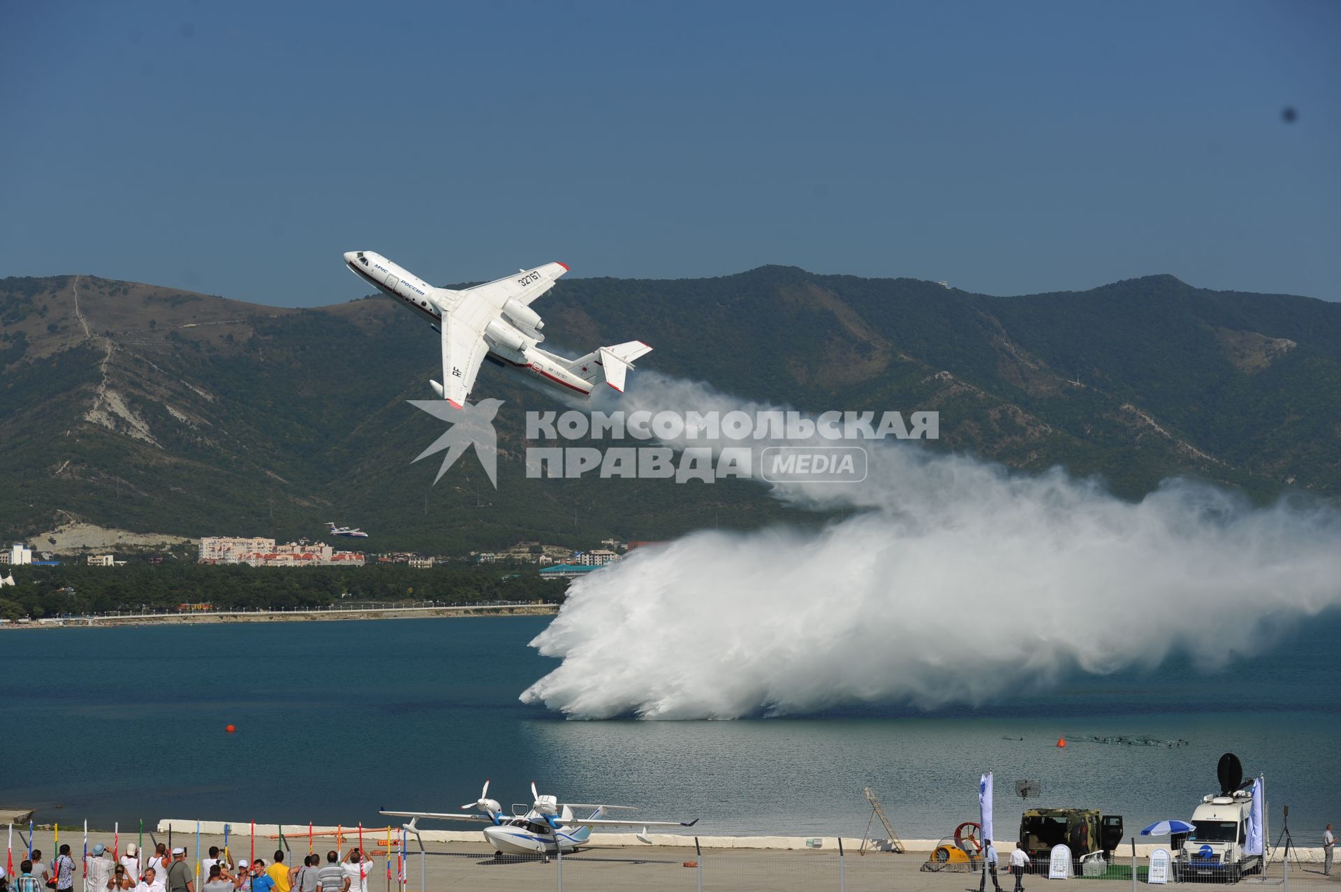 Самолет-амфибия Бе-200ЧС