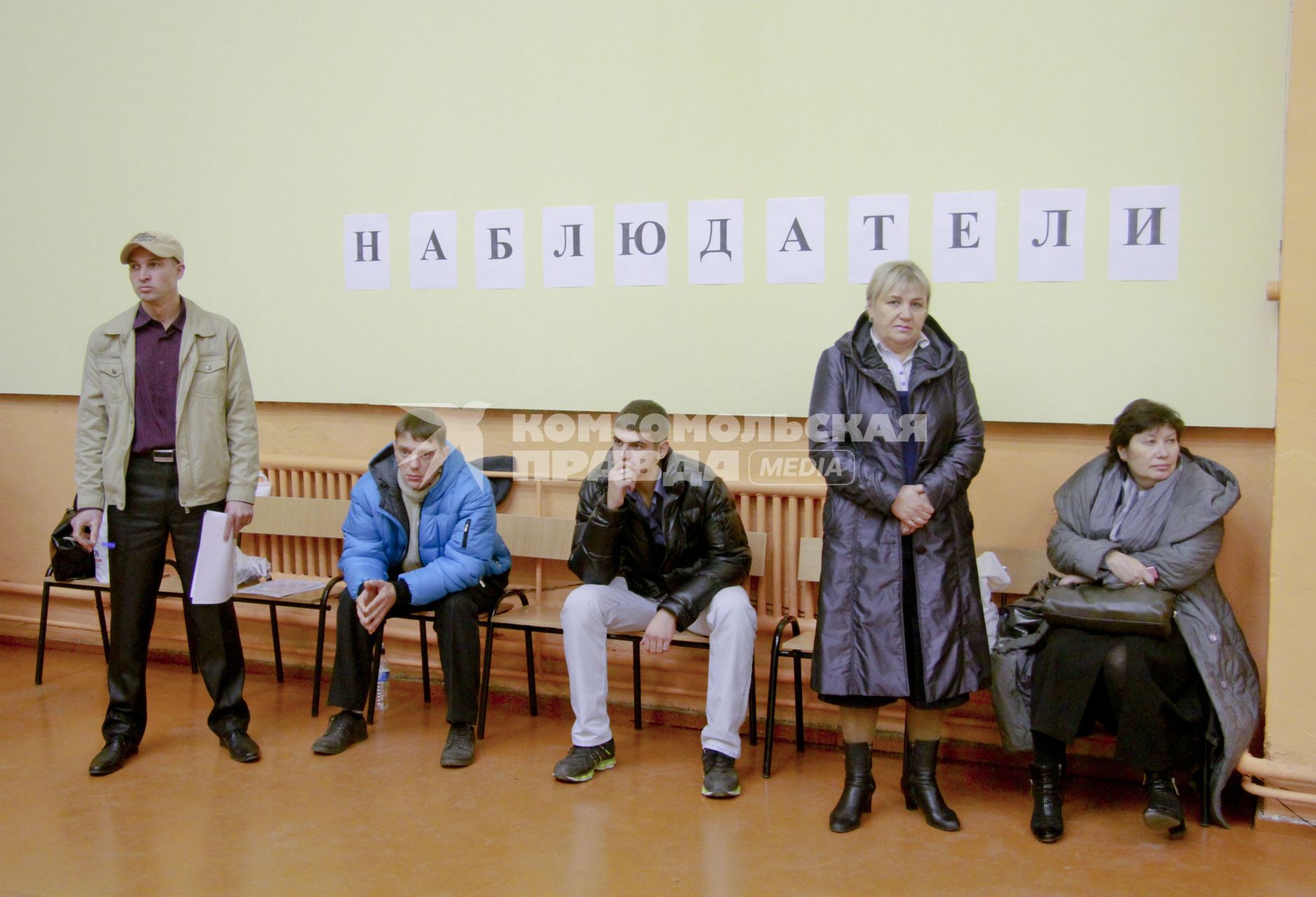 Выборы депутатов городской Думы в Барнауле. Наблюдатели на избирательном участке.