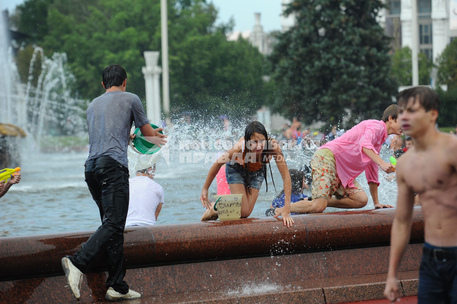 Водная битва на ВВЦ 2012.