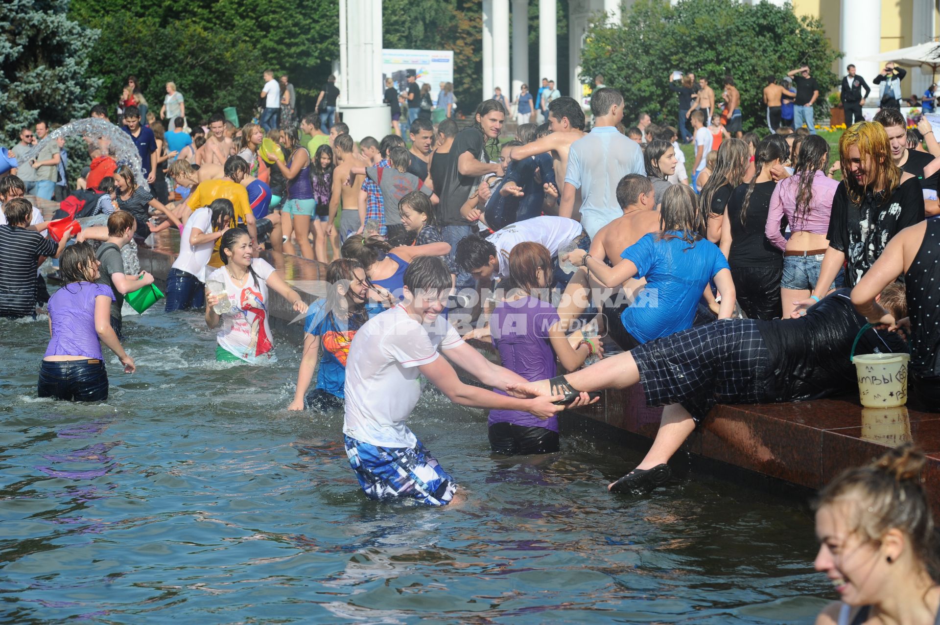 Водная битва на ВВЦ 2012.