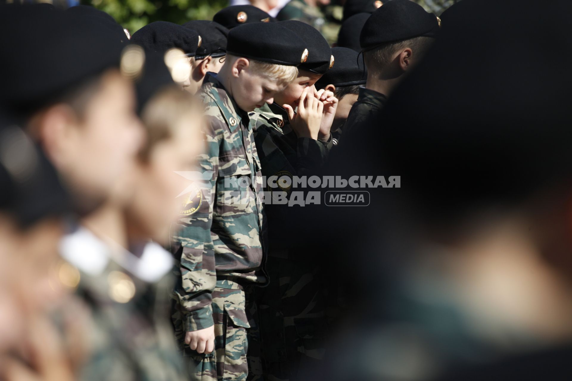 В Ставрополе в Военно-патриотической Кадетской школе имени генерала А.П. Ермолова торжественно приняли присягу 70 кадет. На снимке: дети в военной форме.