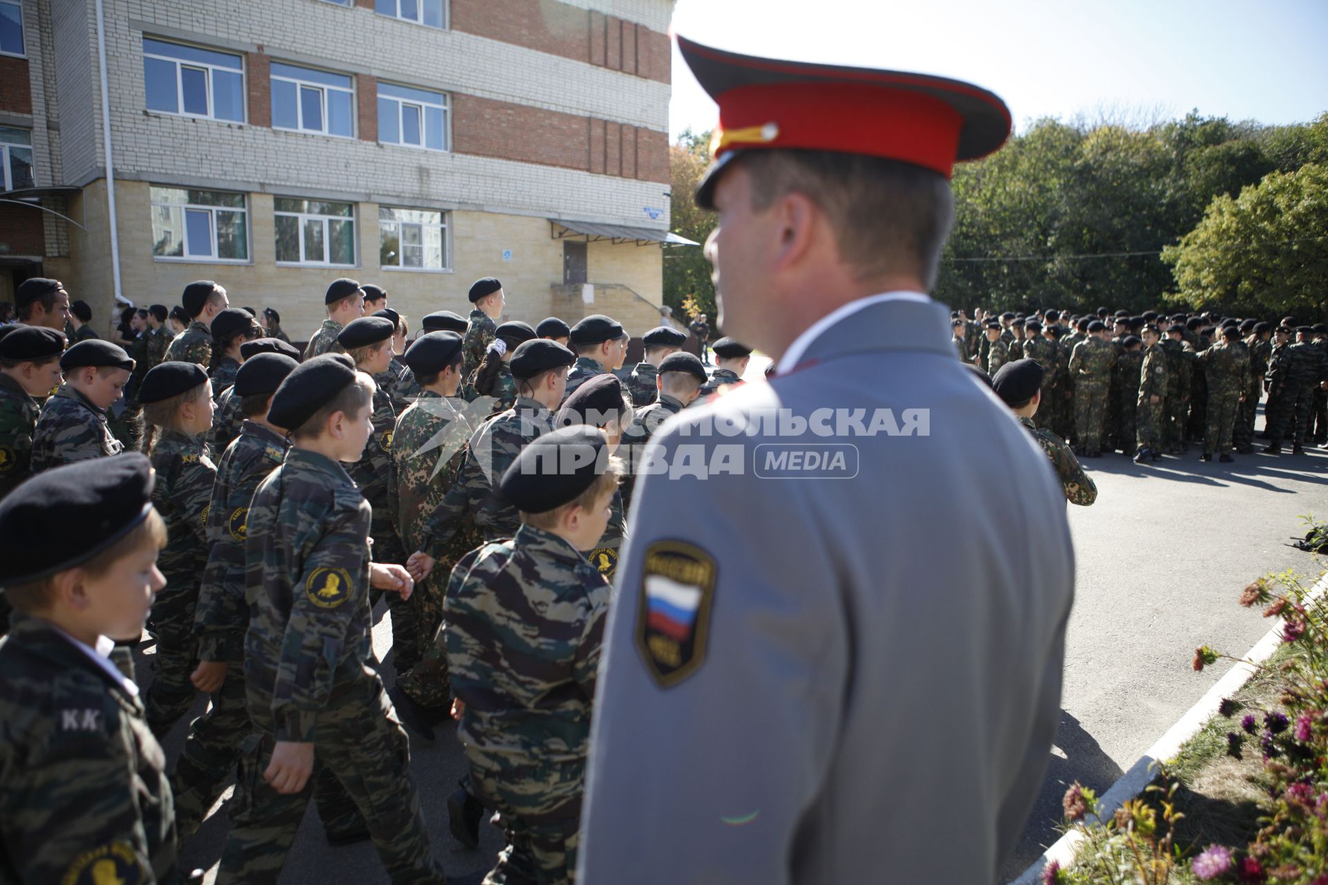 В Ставрополе в Военно-патриотической Кадетской школе имени генерала А.П. Ермолова торжественно приняли присягу 70 кадет. На снимке: кадеты идут строем.