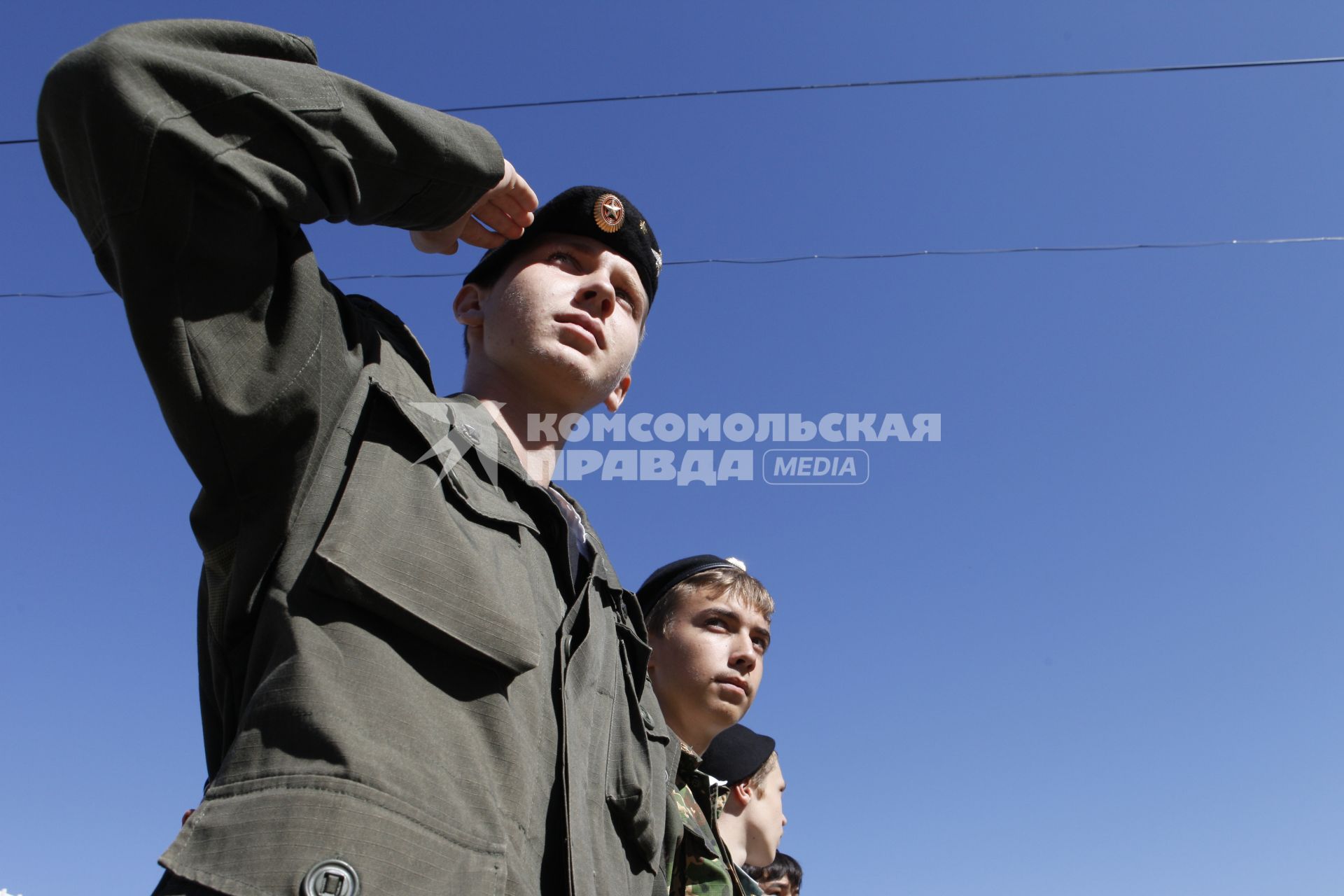 В Ставрополе в Военно-патриотической Кадетской школе имени генерала А.П. Ермолова торжественно приняли присягу 70 кадет. На снимке: кадет приветствует собравшихся.