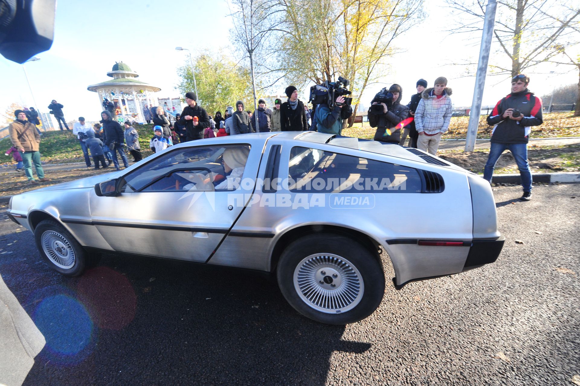 Автомобиль DeLorean DMC-12























Ксения Вдовина