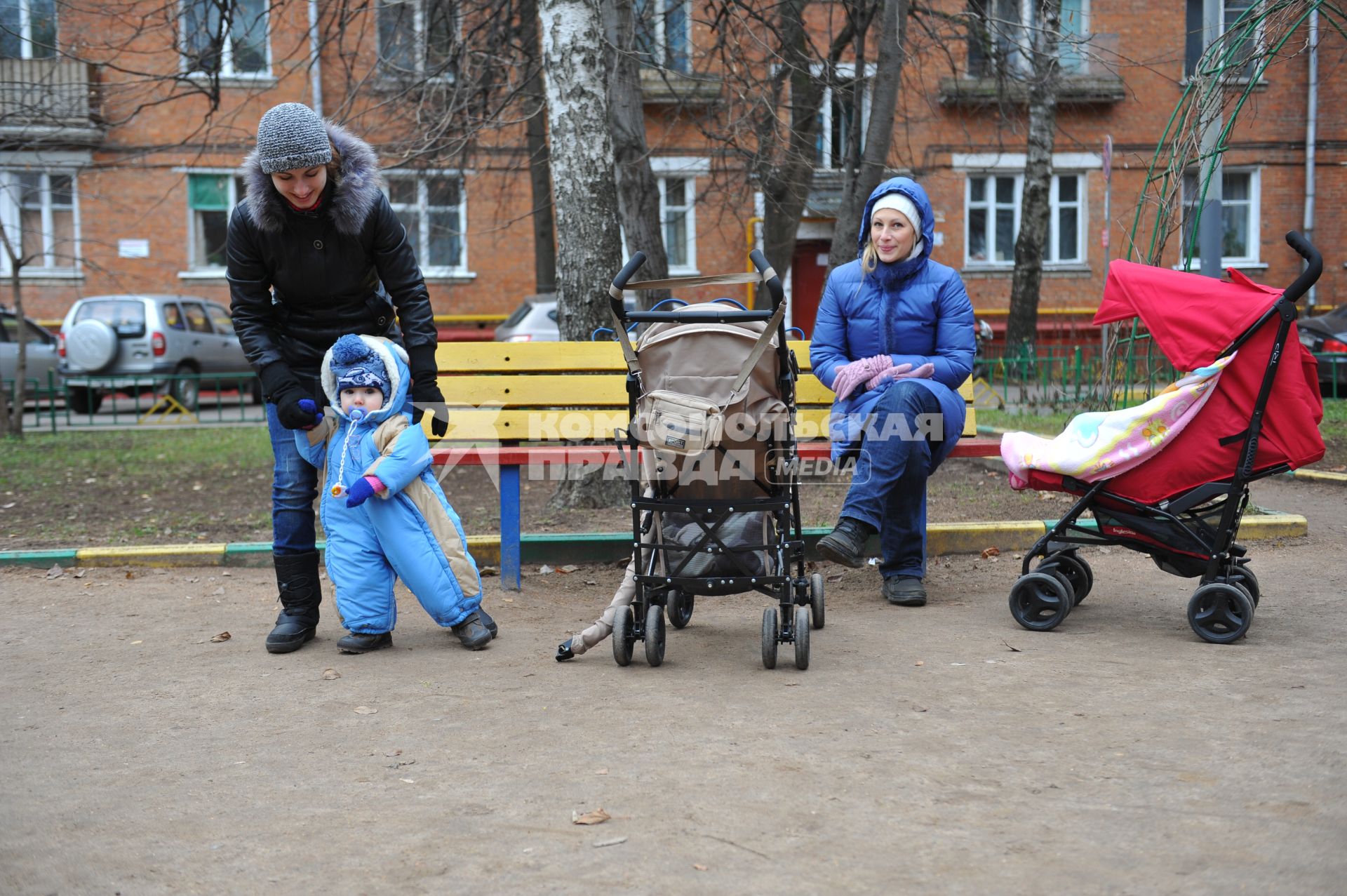 Прогулка с ребенком










































Ксения Вдовина