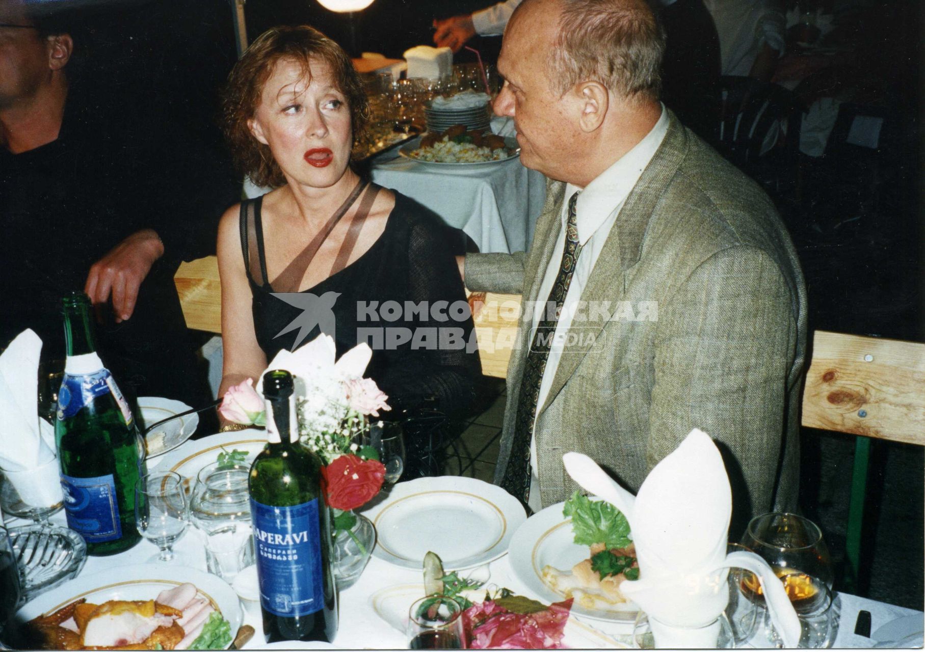 Диск53. `Кинотавр` 2002 год. На снимке:  актеры Лариса Удовиченко и Владимир Меньшов.