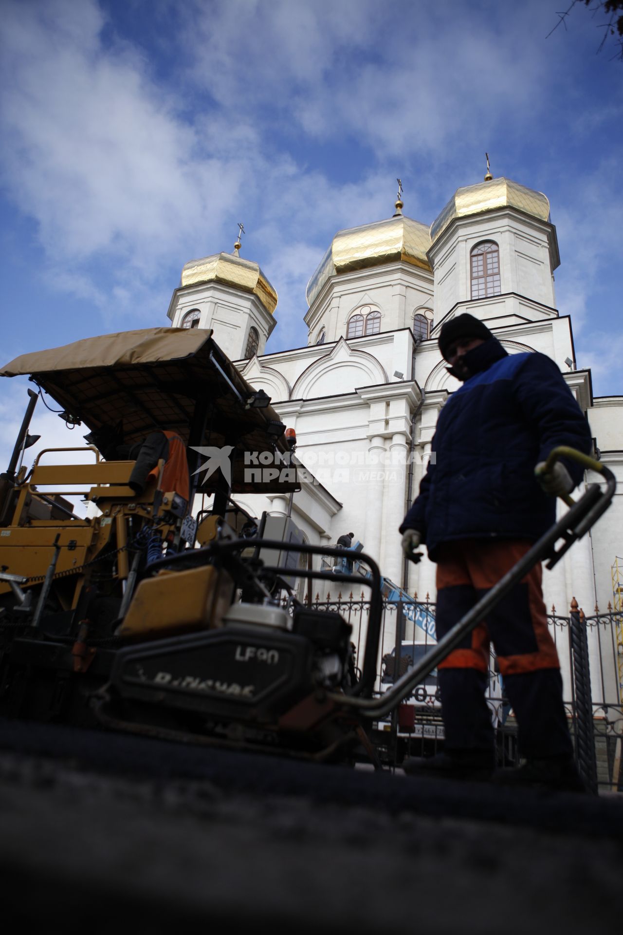 Завершение строительства и подготовка к освещению Казанского собора в Ставрополе.