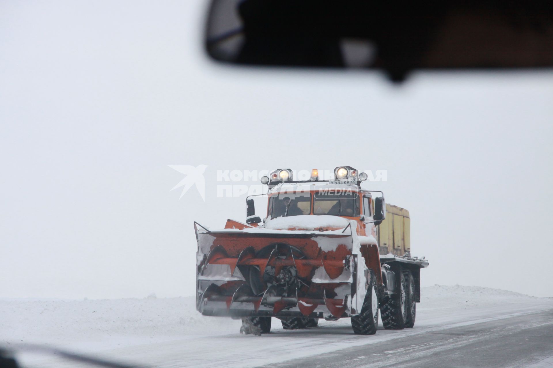 Снегоуборочная техника на трассе Чуйского тракта.