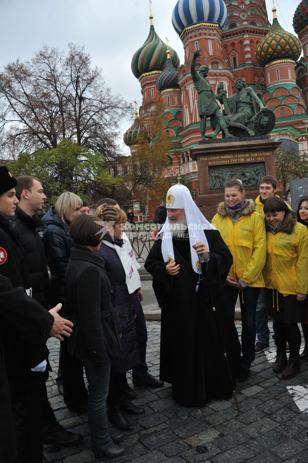 Красная площадь. Церемония возложения цветов к памятнику Кузьме Минину и Дмитрию Пожарскому в День народного единства. На снимке: патриарх Московский и всея Руси Кирилл