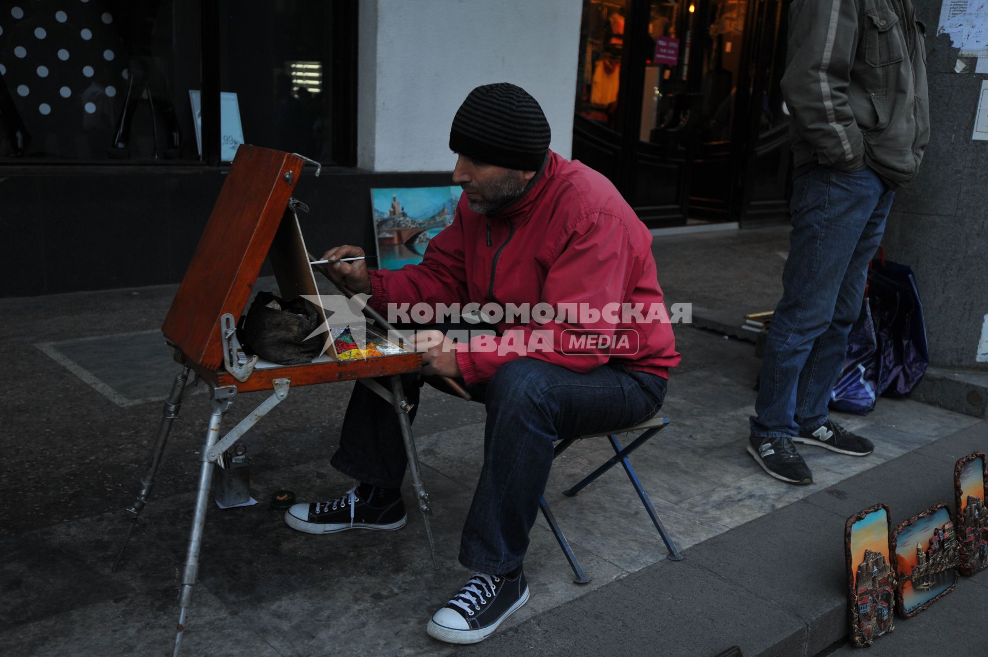 Виды Тбилиси. Проспект Шота Руставели. На снимке: уличный художник.