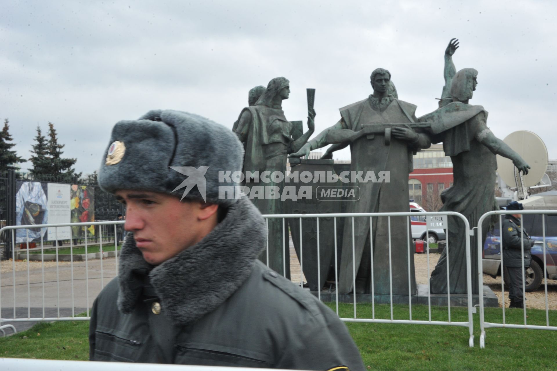 Акция националистов `Русский марш`. На снимке: сотрудник правохранительных органов.