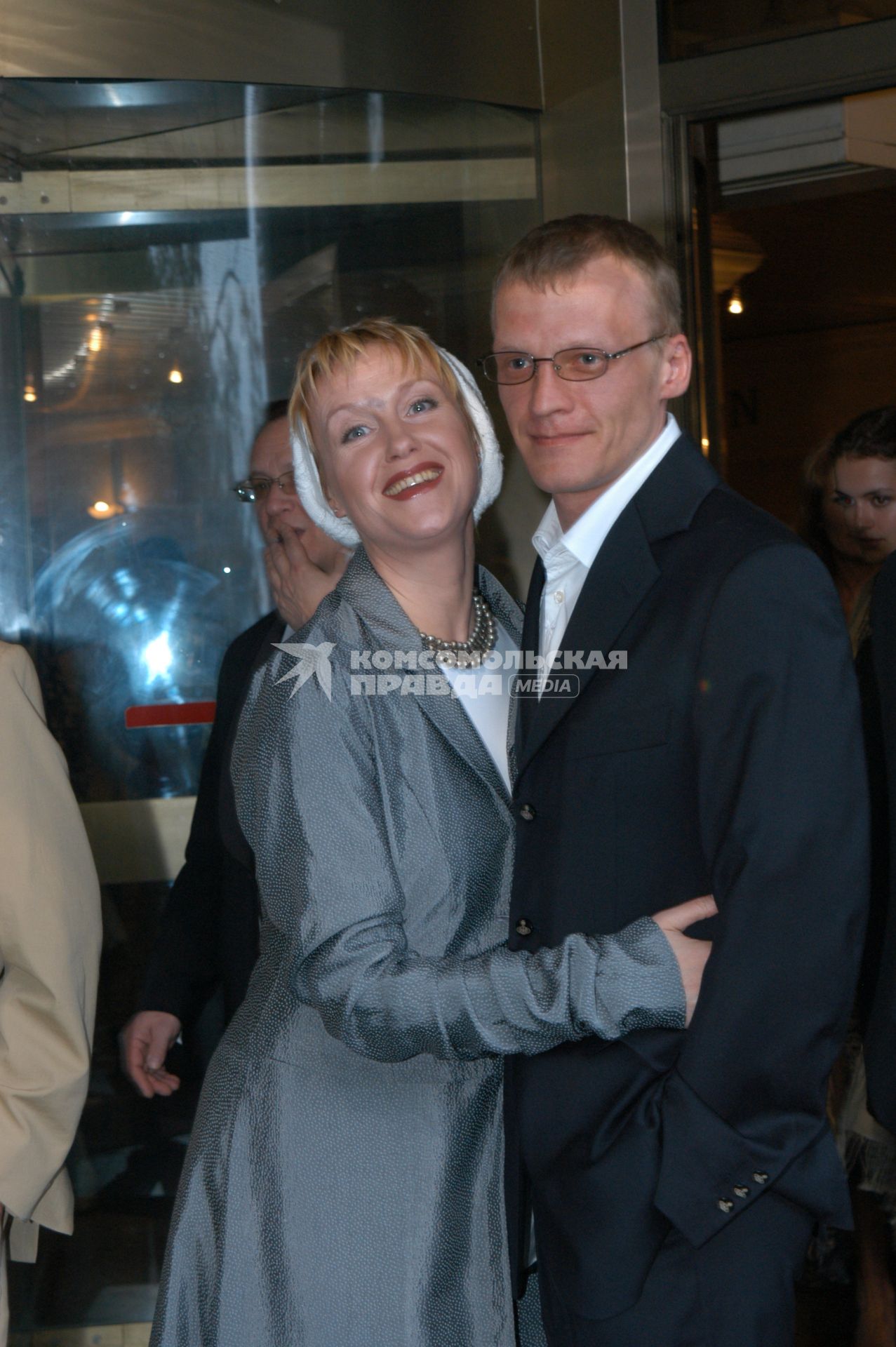 Диск53. `Кинотавр` 2004 год. На снимке:  актеры Розанова Ирина и Алексей Серебряков.