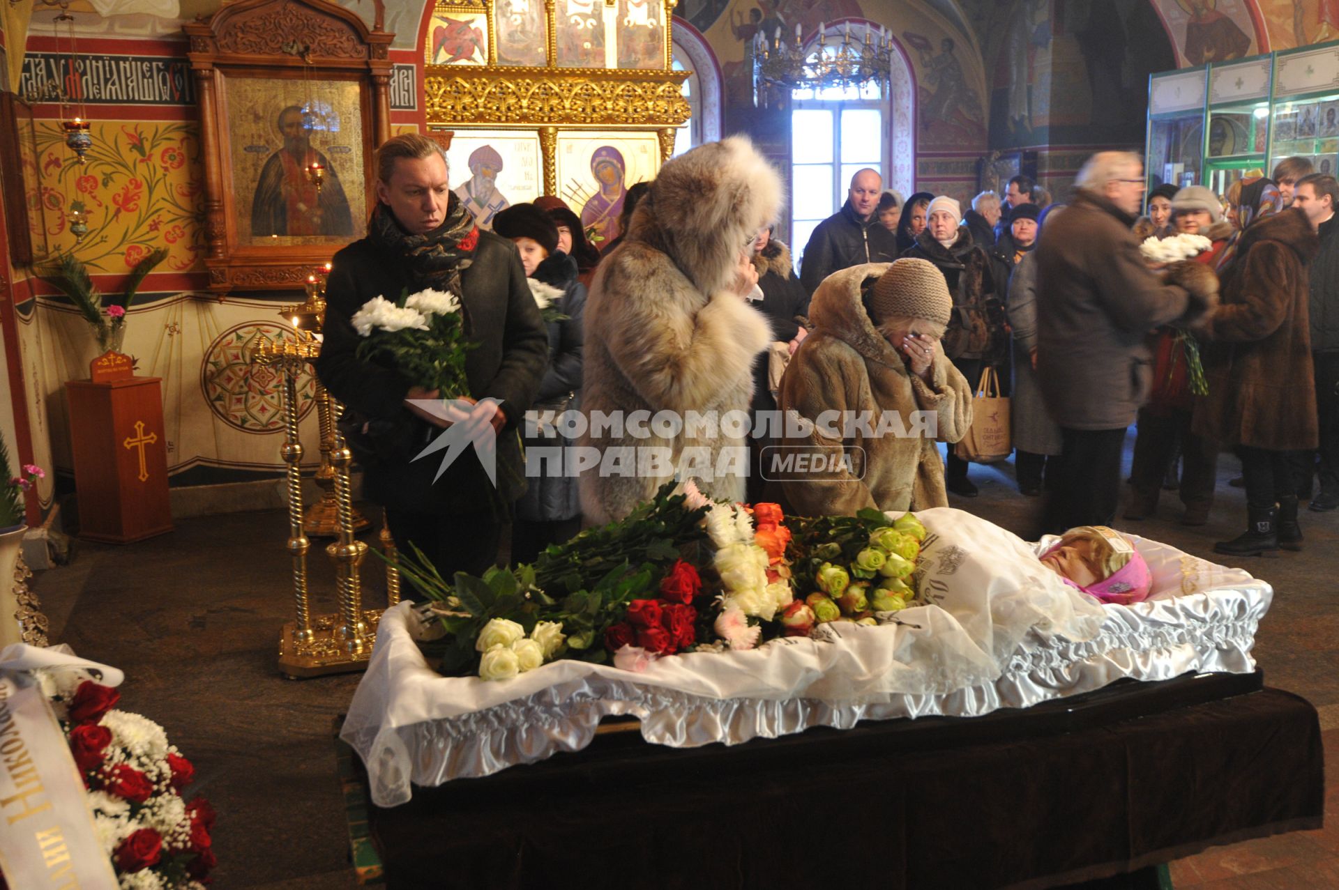 Храм Спаса Нерукотворного на Сетуни. Отпевание актрисы Натальи Кустинской.