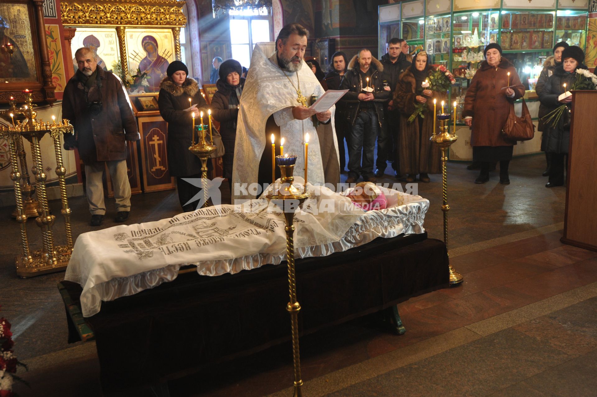 Храм Спаса Нерукотворного на Сетуни. Отпевание актрисы Натальи Кустинской.