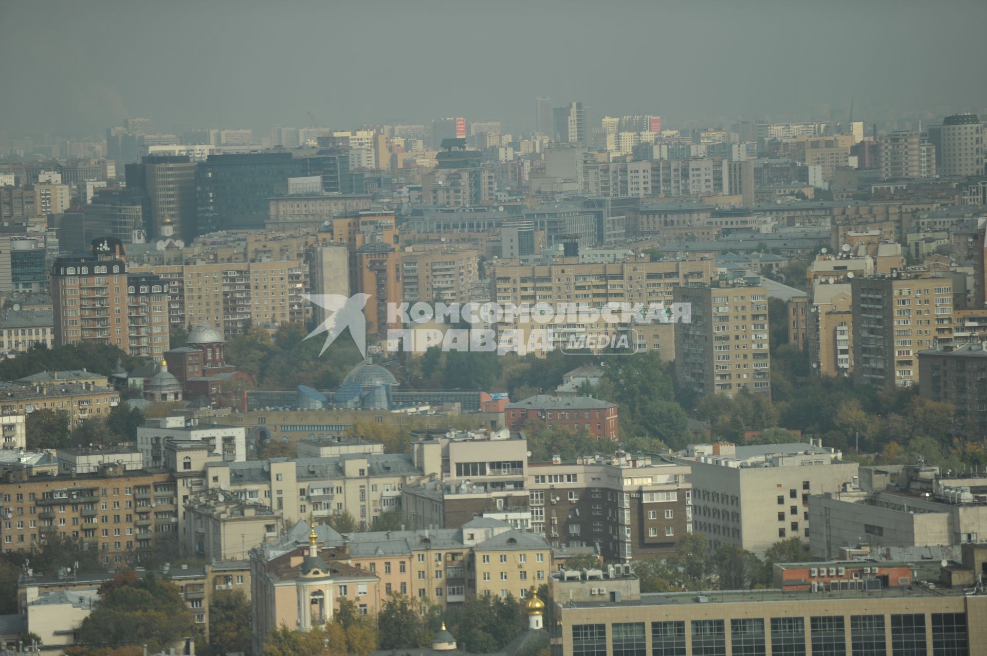 Виды Москвы. Вид с гостиницы `Рэдиссон Ройал` (Рэдиссон-Московская` - бывшая `Украина`) на город.