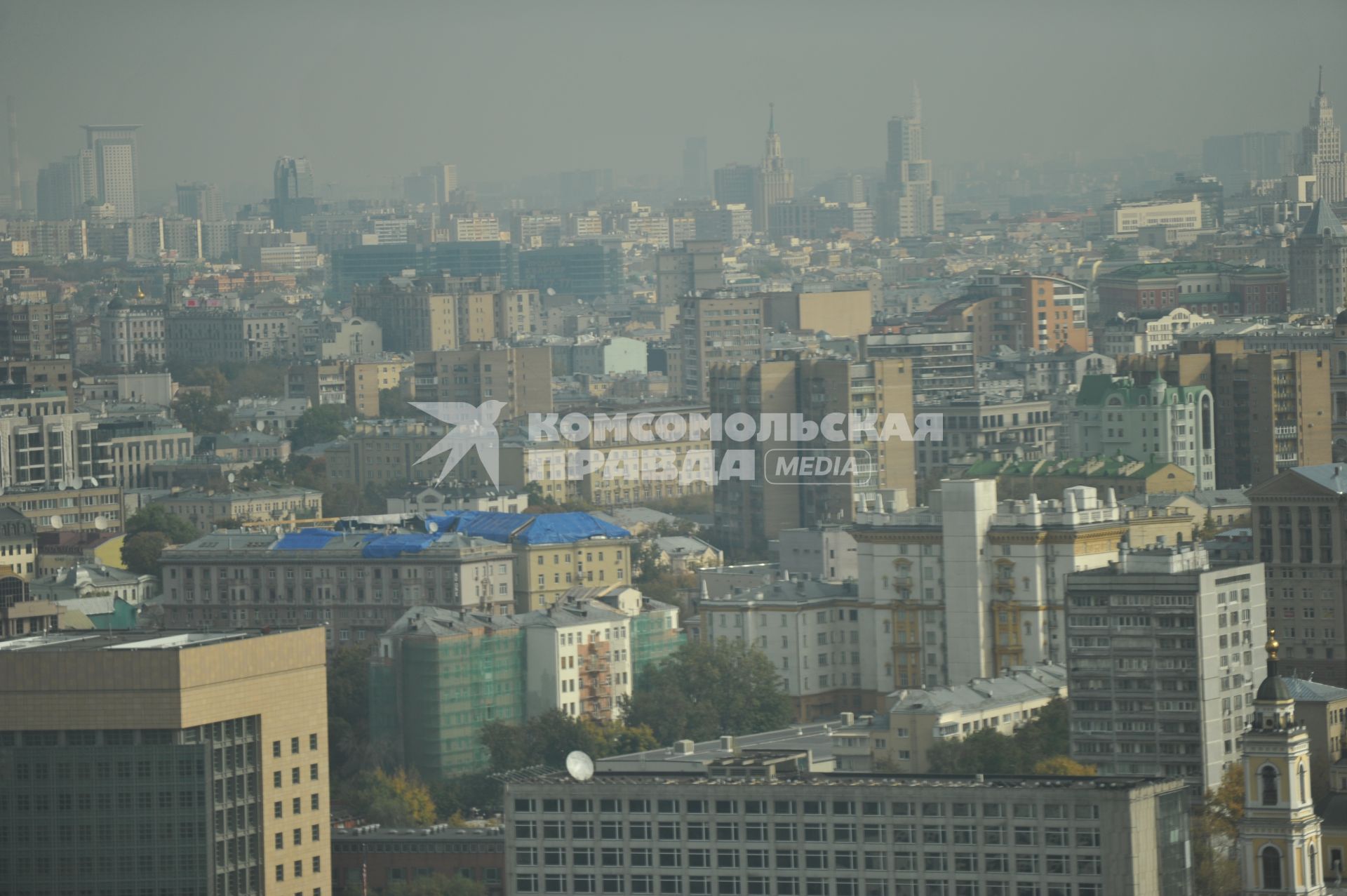 Виды Москвы. Вид с гостиницы `Рэдиссон Ройал` (Рэдиссон-Московская` - бывшая `Украина`) на город.