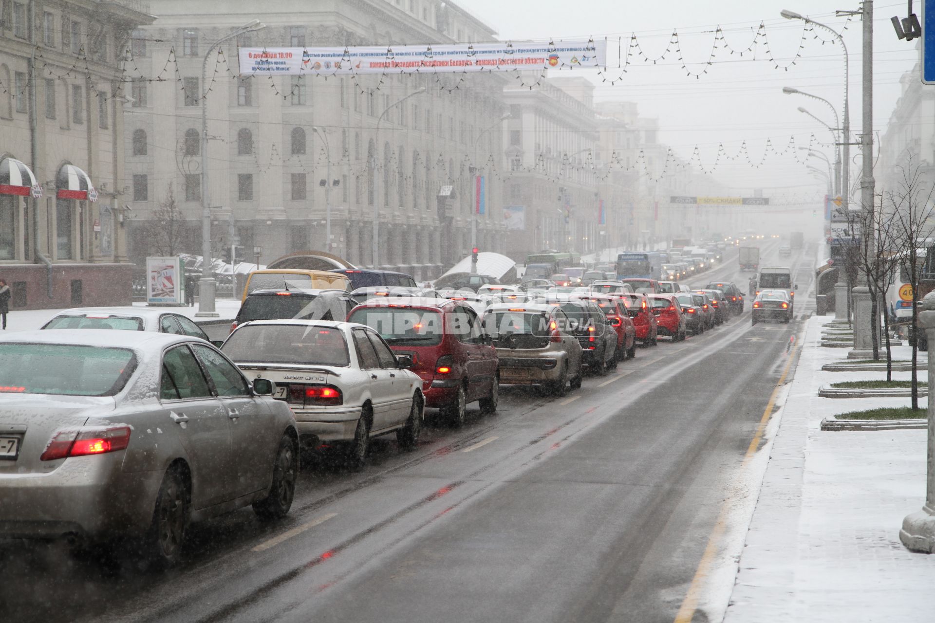 Минск. Поток машин.