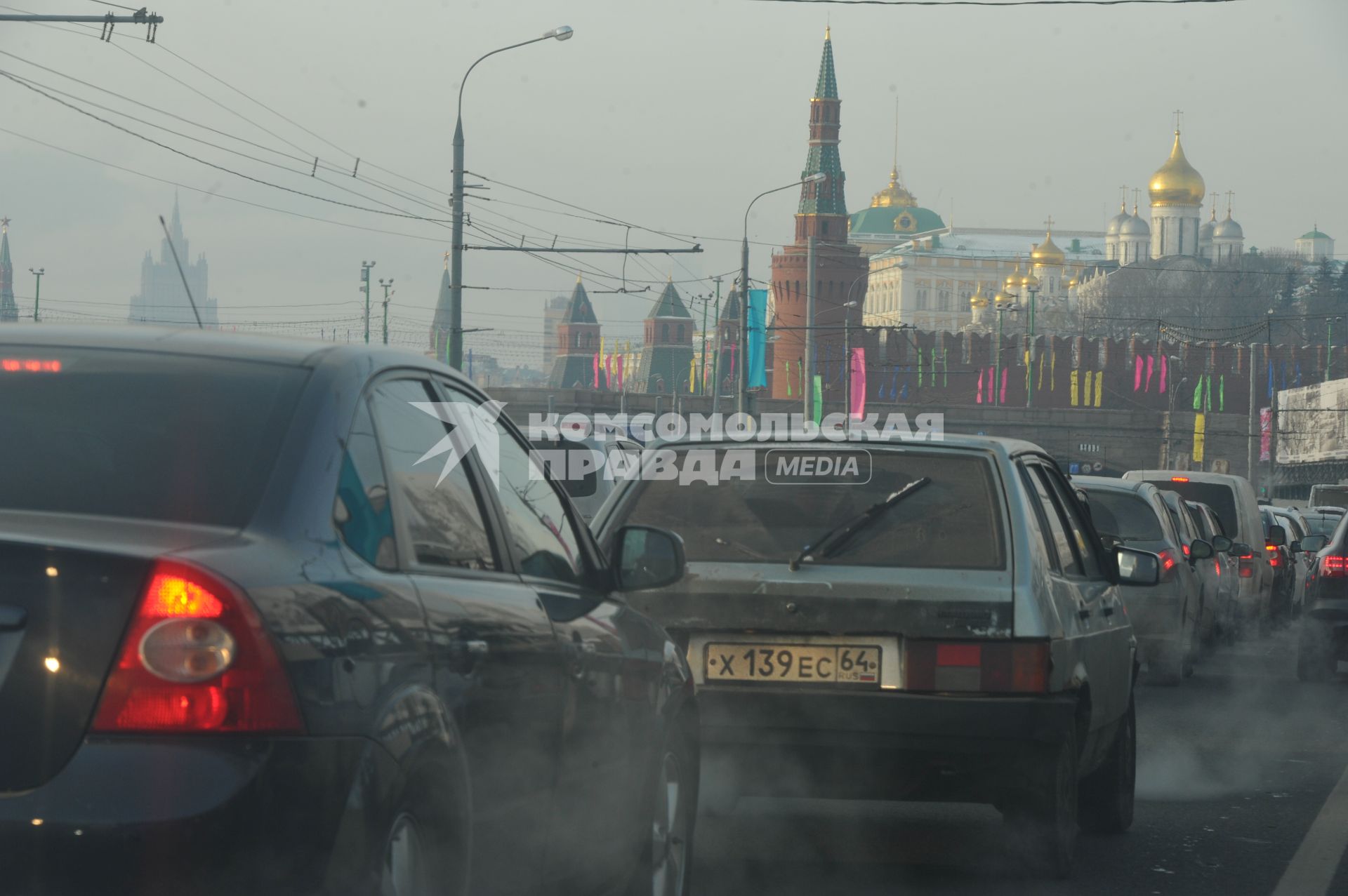 Кремлевская набережная. Автомобильная пробка.