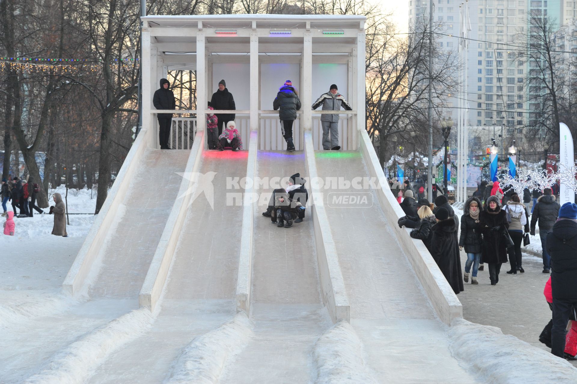 Парк Сокольники. Катание с горки.