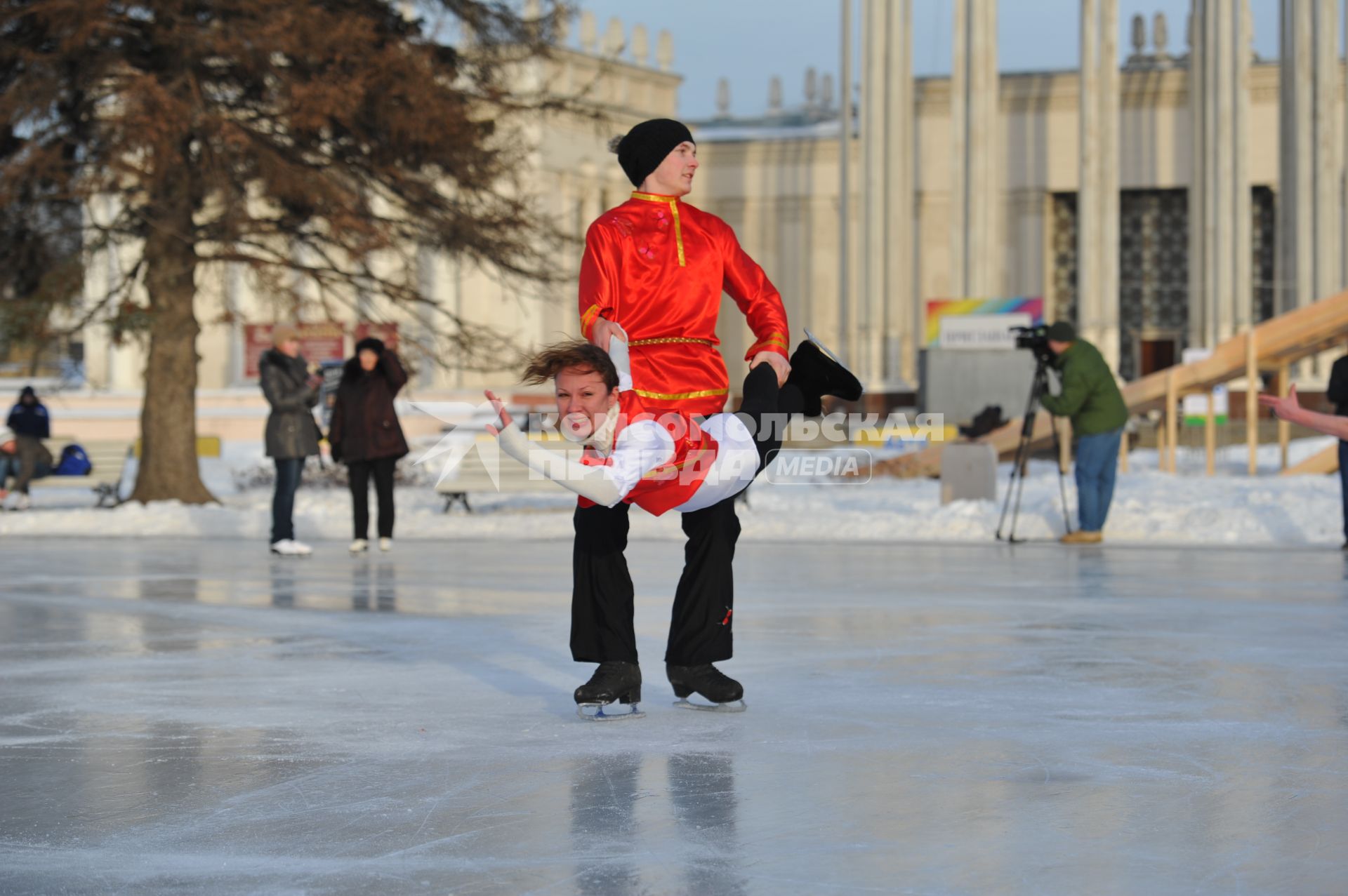 Открытие бесплатного катка на ВВЦ.