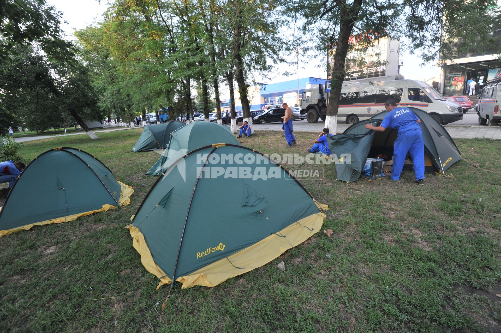 Наводнение на Кубани. На снимке: палаточный городок спасателей МЧС.