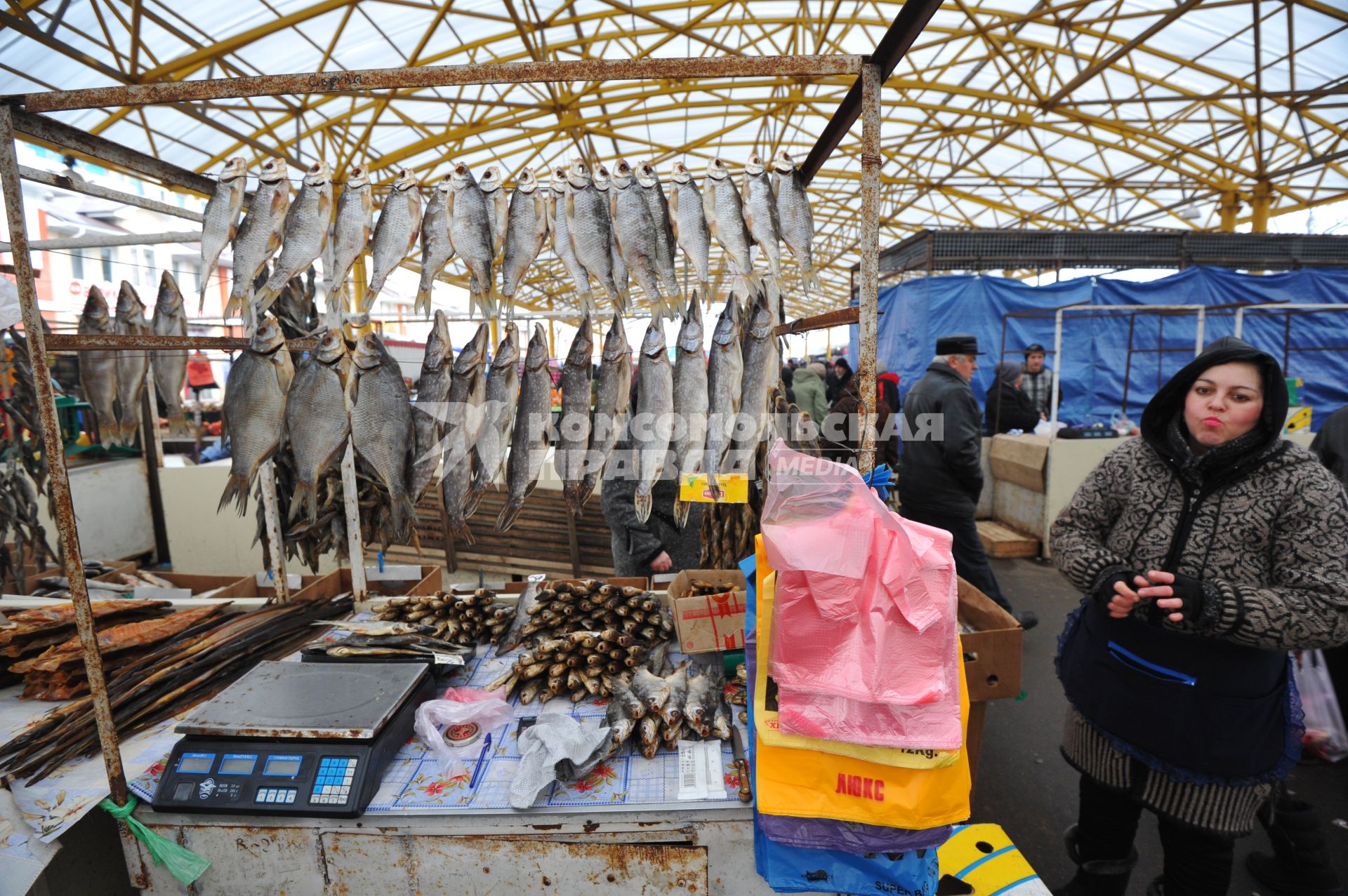 Рынок `Привоз`. На снимке: торговля рыбой.