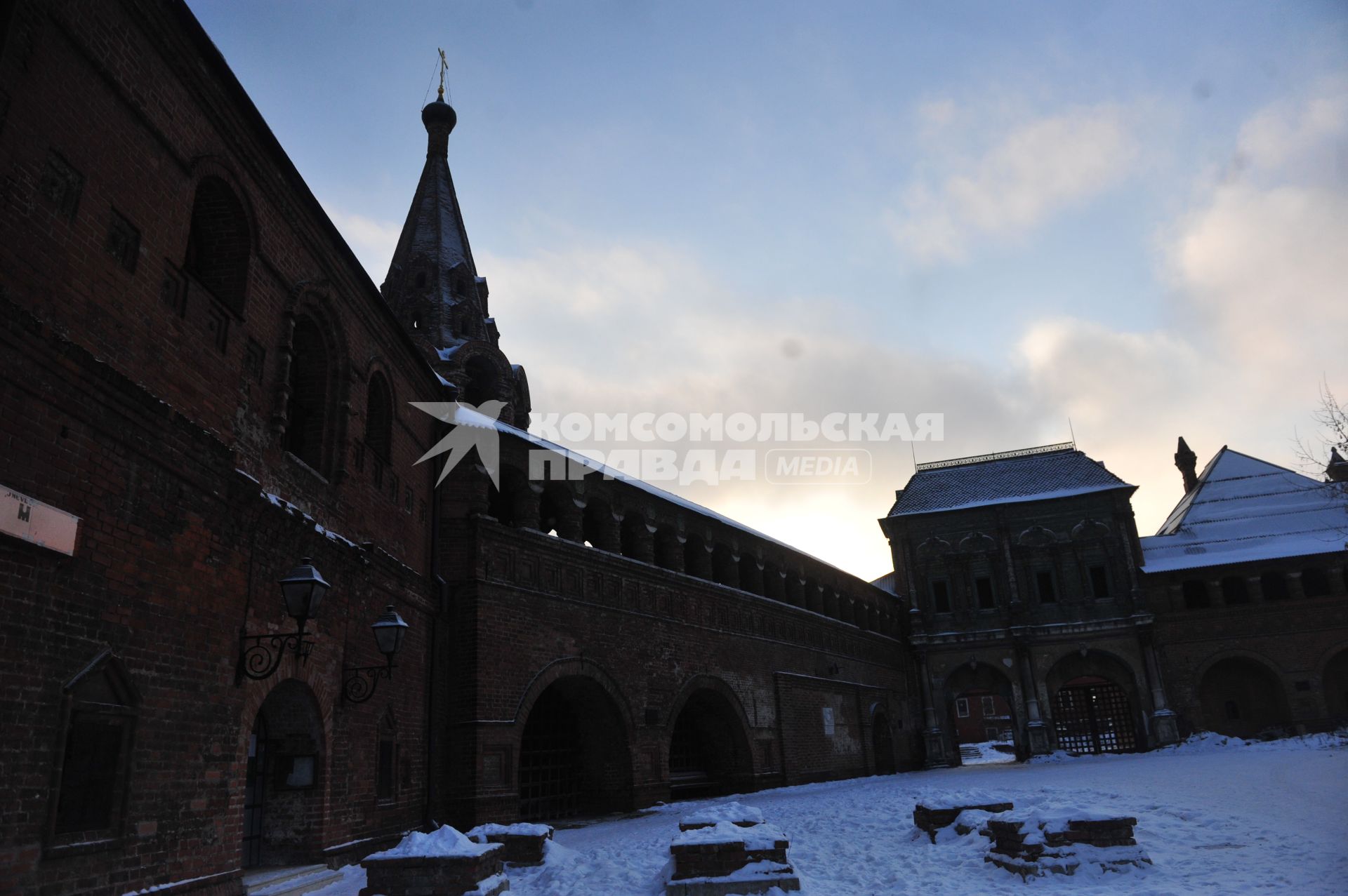 Крутицкое Патриаршее подворье. На снимке: Крутицкий теремок (с севера).