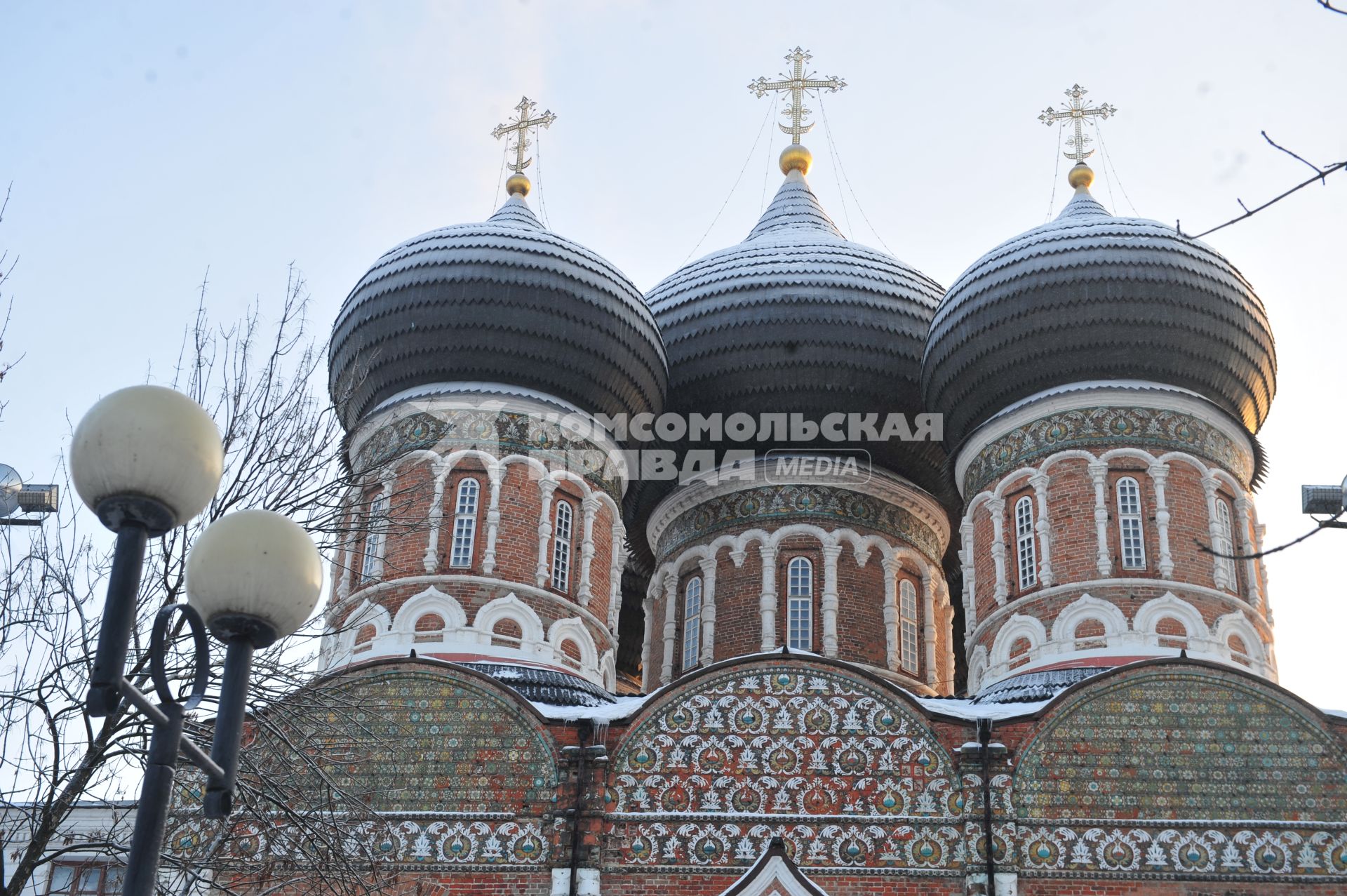 Храм Покрова Пресвятой Богородицы в Измайлове. На снимке: купола.