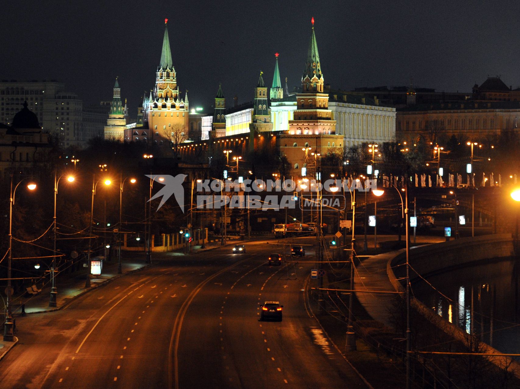 Ночной вид на Московский Кремль.