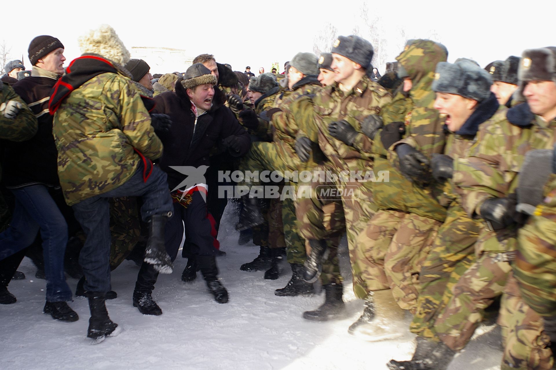 Масленица в Новосибирском военном институте. Битва стенка на стенку.