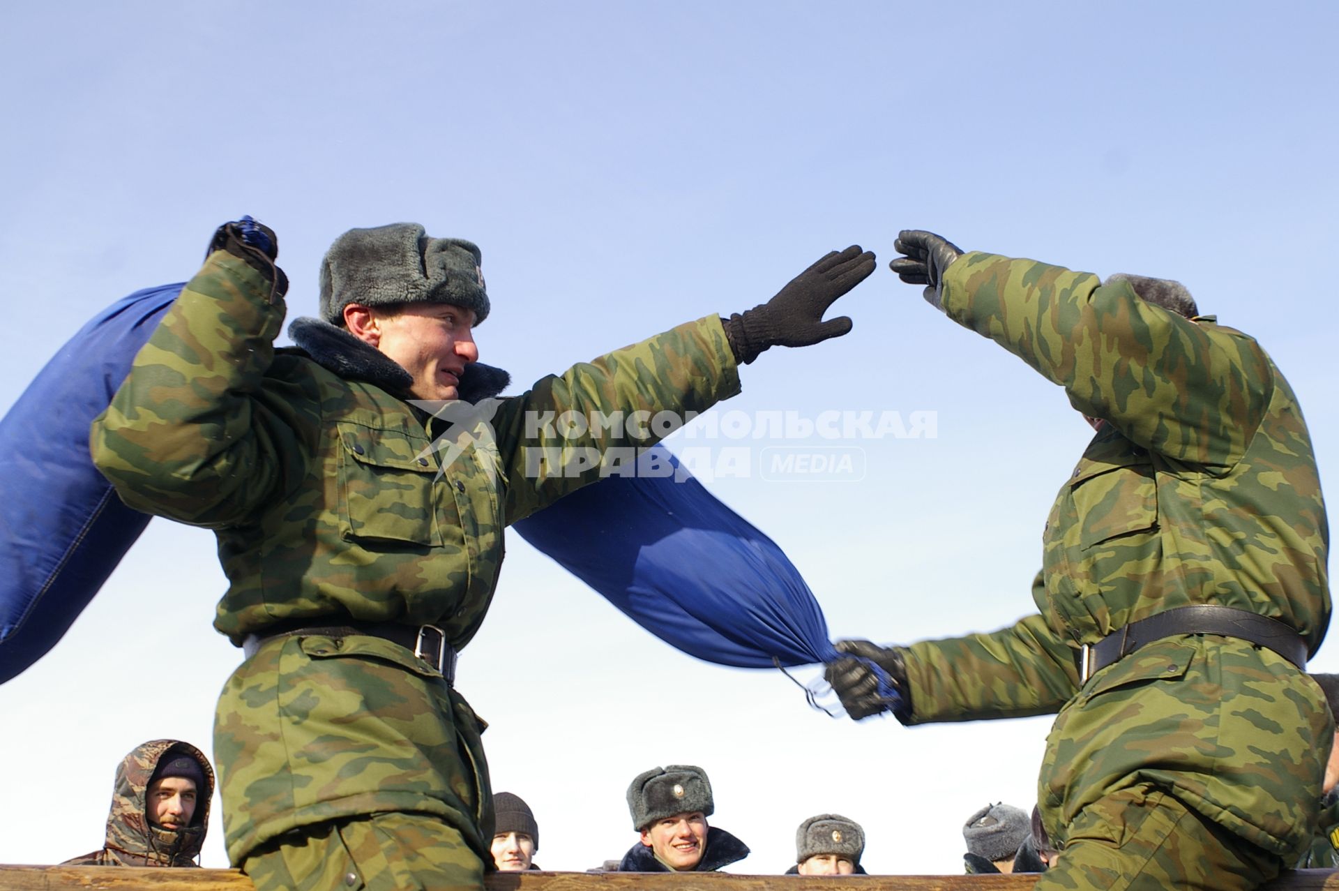 Масленица в Новосибирском военном институте. Бой подушками.