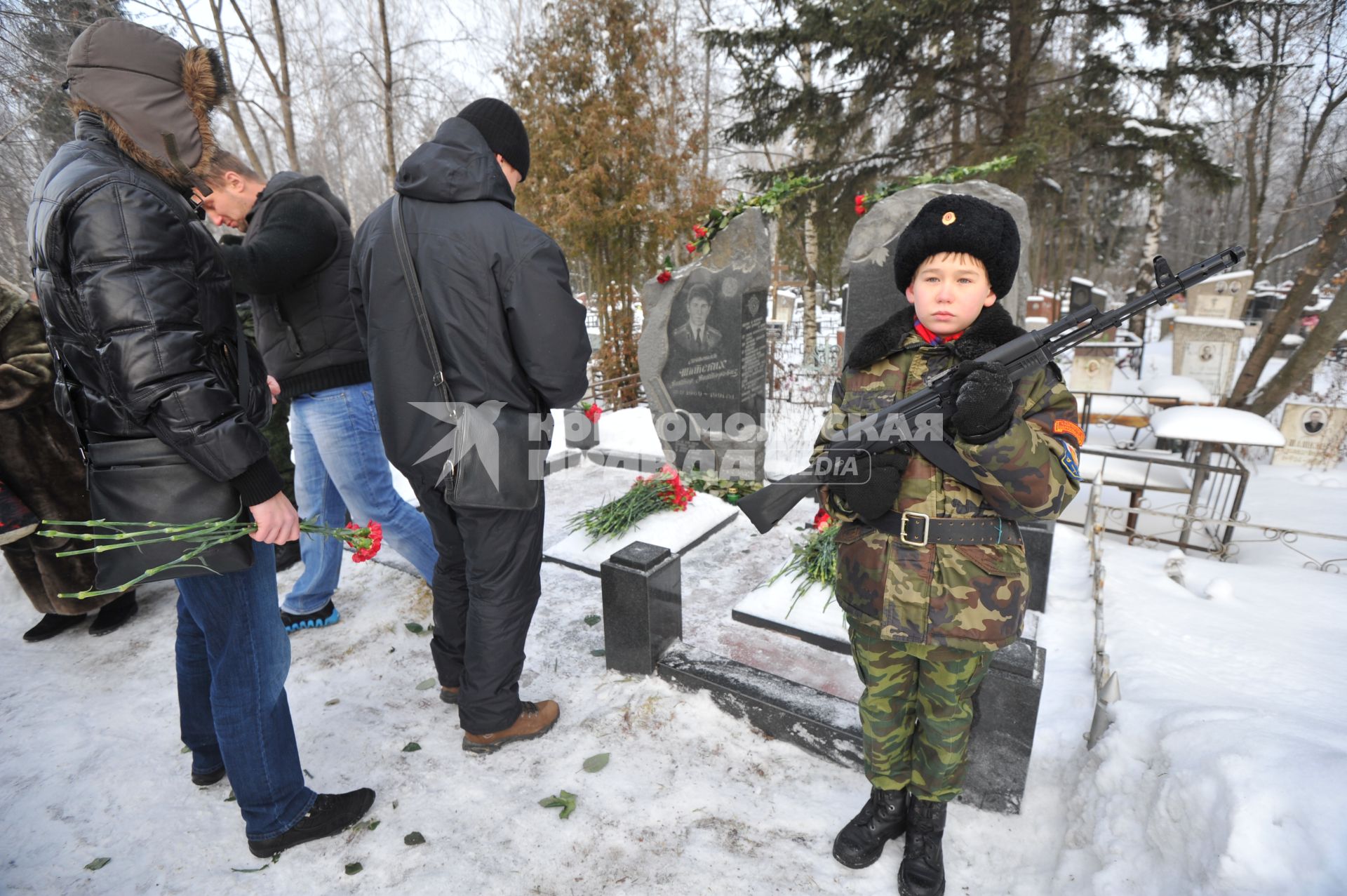 Могила лейтенанта, сотрудника спецподразделения `Альфа` Виктора Шатских, погибшего 13 января 1991 года в Вильнюсе . Награждён орденом Красного Знамени (посмертно).