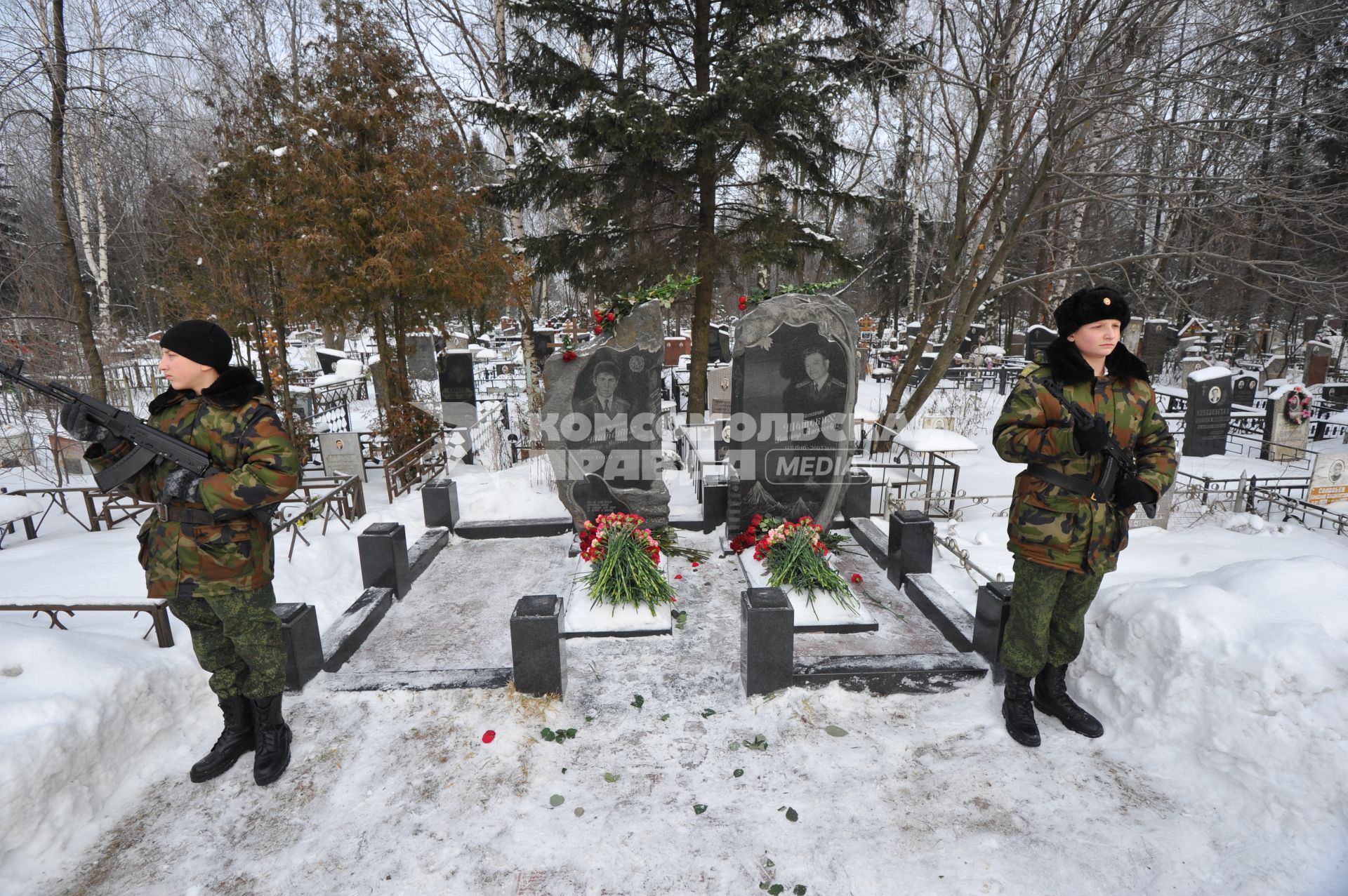 Могила лейтенанта, сотрудника спецподразделения `Альфа` Виктора Шатских, погибшего 13 января 1991 года в Вильнюсе . Награждён орденом Красного Знамени (посмертно).