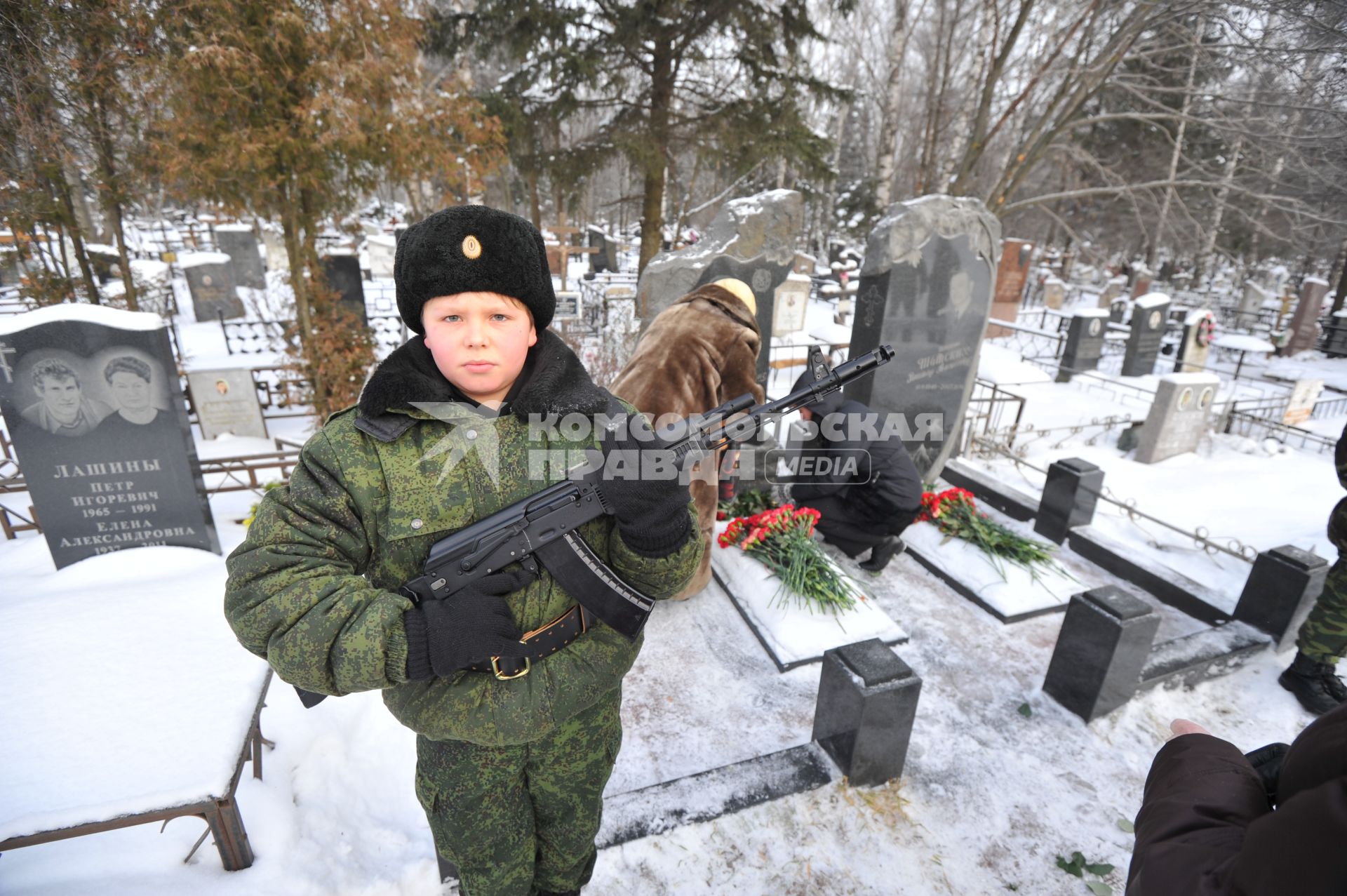 Могила лейтенанта, сотрудника спецподразделения `Альфа` Виктора Шатских, погибшего 13 января 1991 года в Вильнюсе . Награждён орденом Красного Знамени (посмертно).