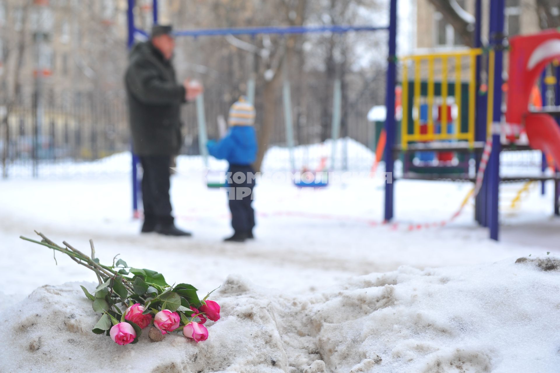 Двор дома, в котором жила радиоведущая КП Ирина Кабанова.
Ириана Кабанова была убита своим мужем Алексеем Кабановым 03 января 2013 года.