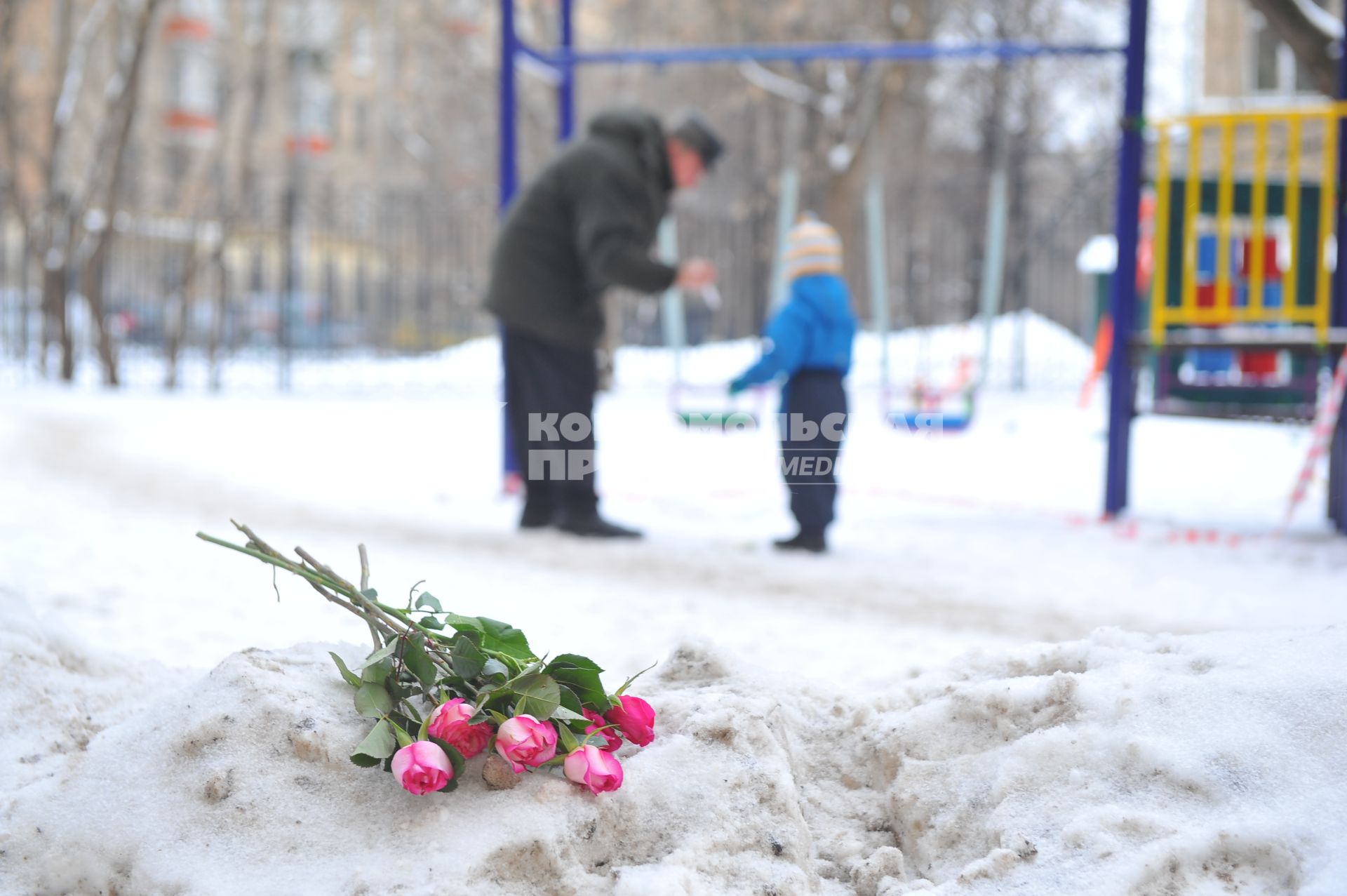 Двор дома, в котором жила радиоведущая КП Ирина Кабанова.
Ириана Кабанова была убита своим мужем Алексеем Кабановым 03 января 2013 года.