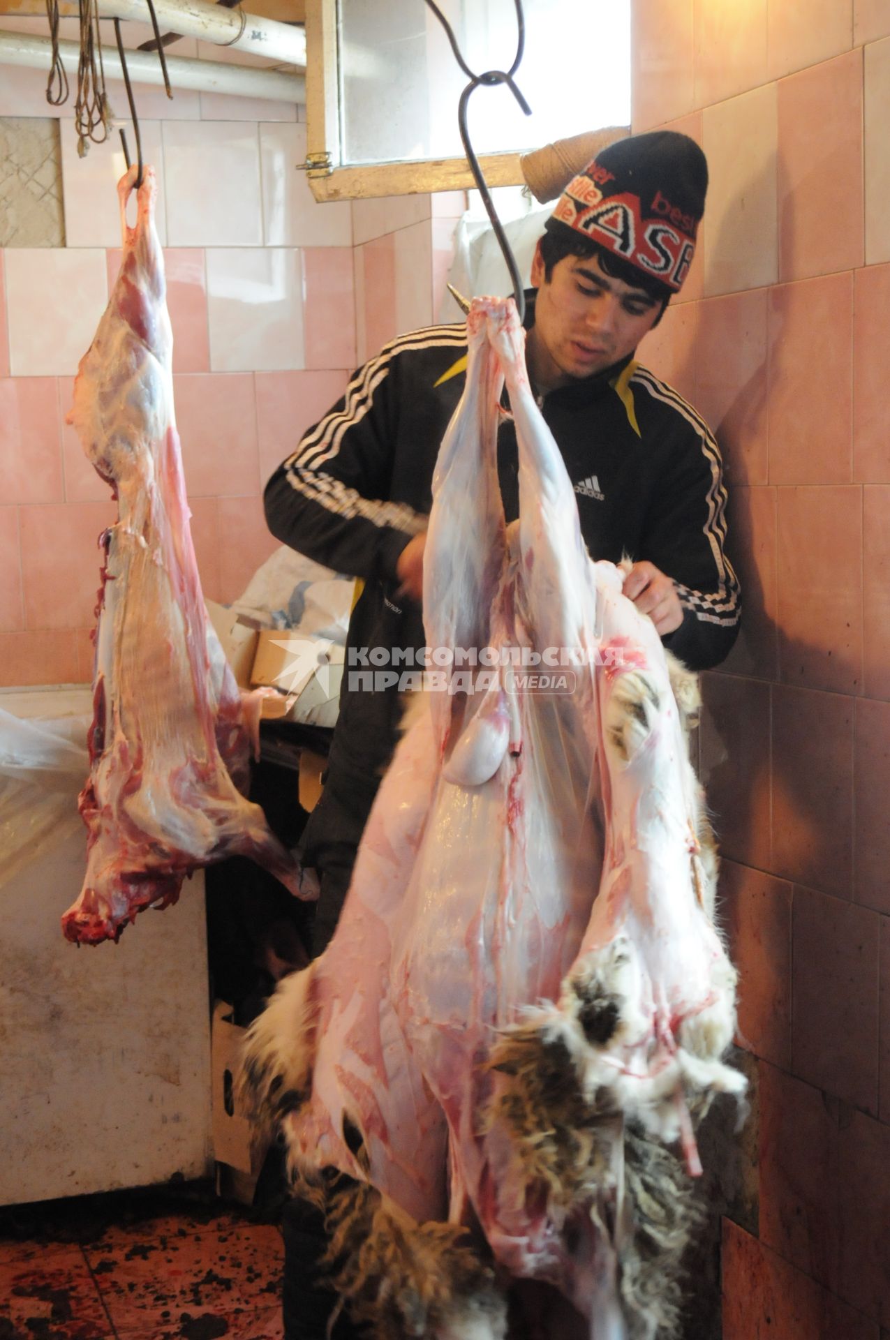 Праздник Курбан-Байрам в Новосибирске. На снимке: мусульмане режут баранов.
