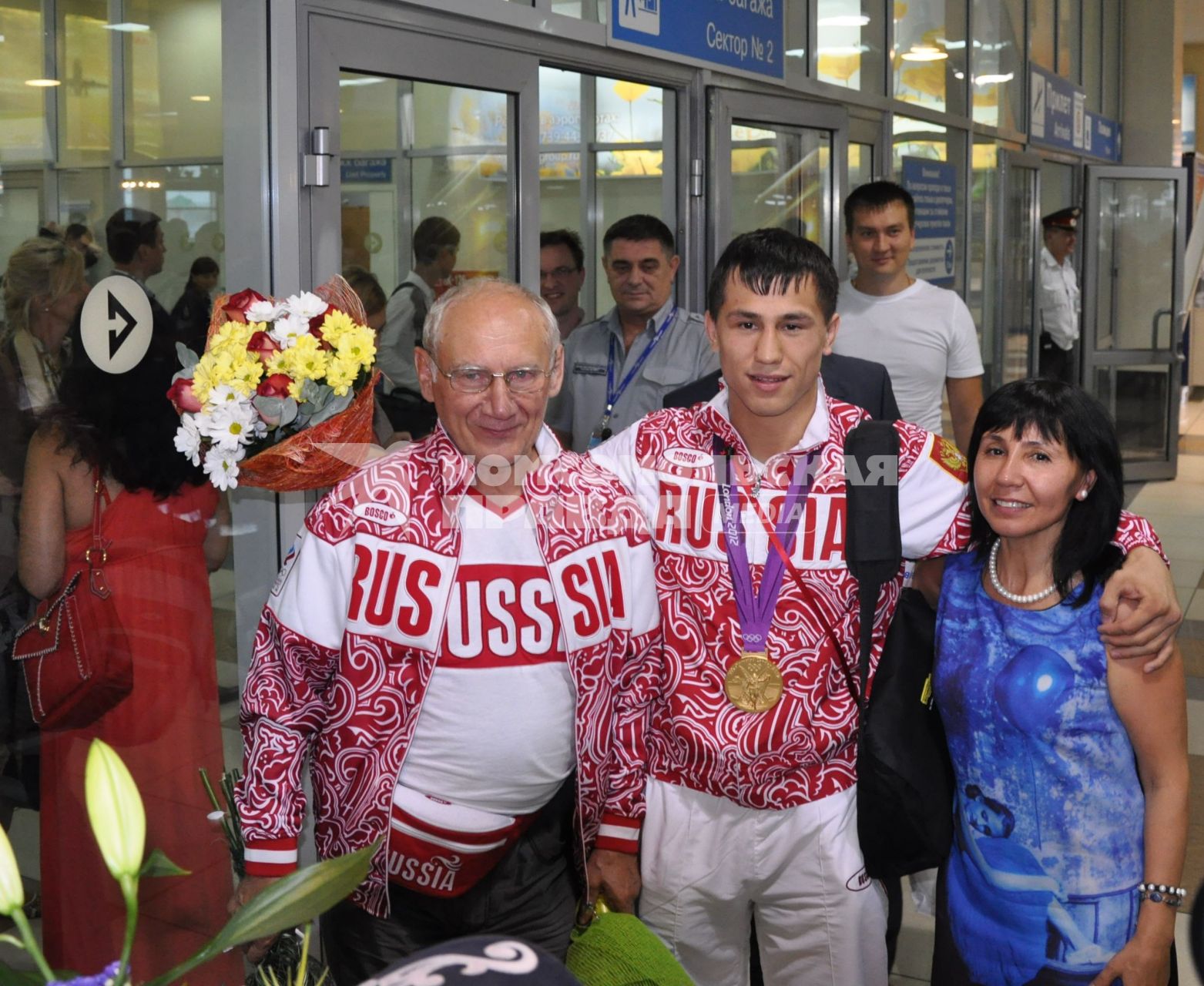 В Новосибирске встретили Романа Власова - Олимпийского чемпиона по греко-римской борьбе.