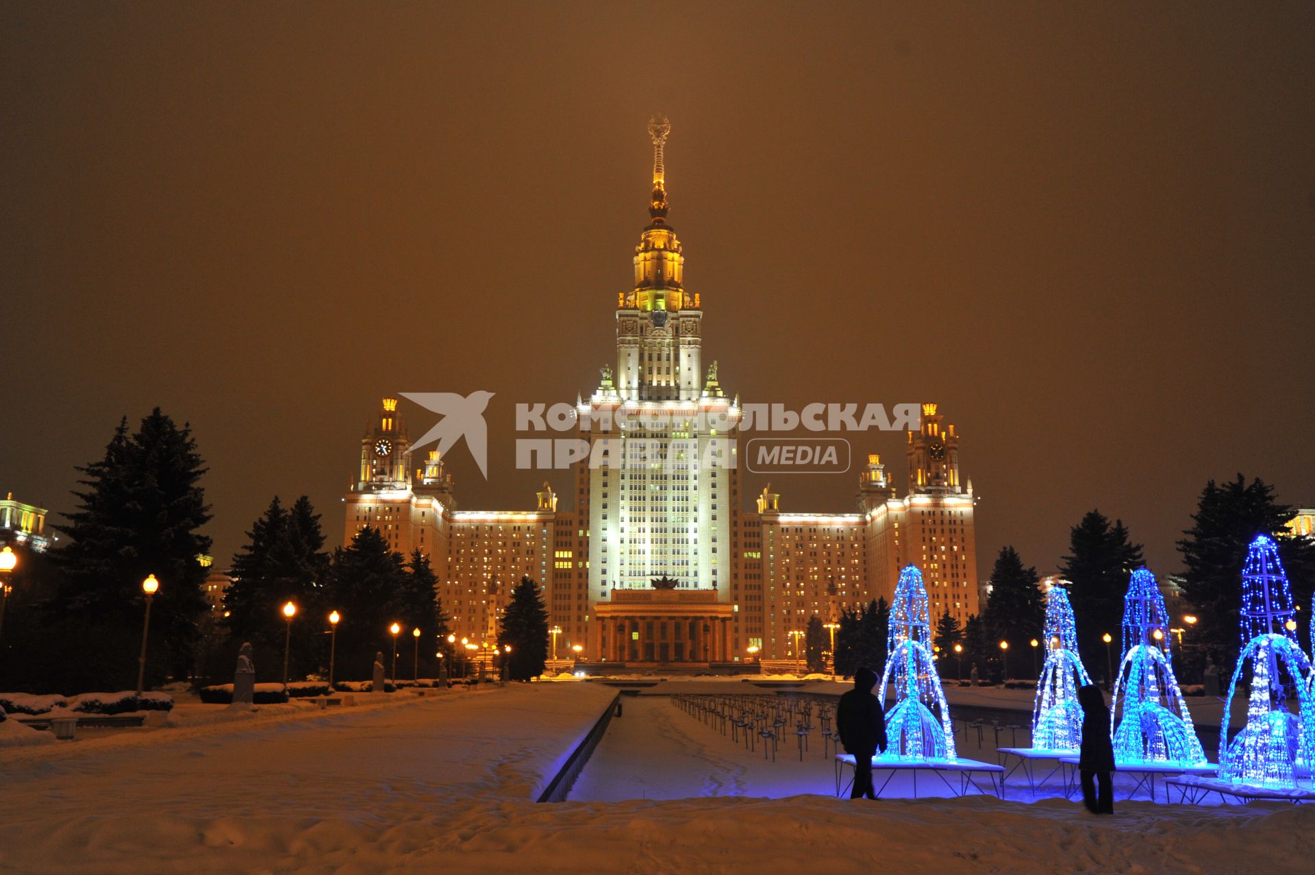 Виды Москвы. На снимке: здание МГУ.