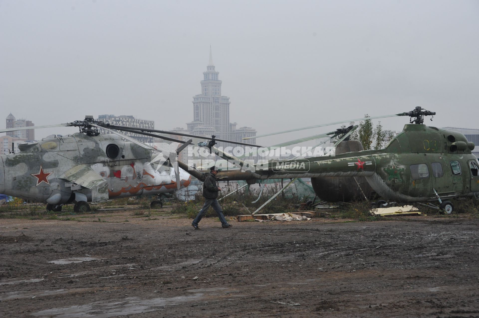 Аэродром на Ходынском поле. На снимке: старые веролеты.