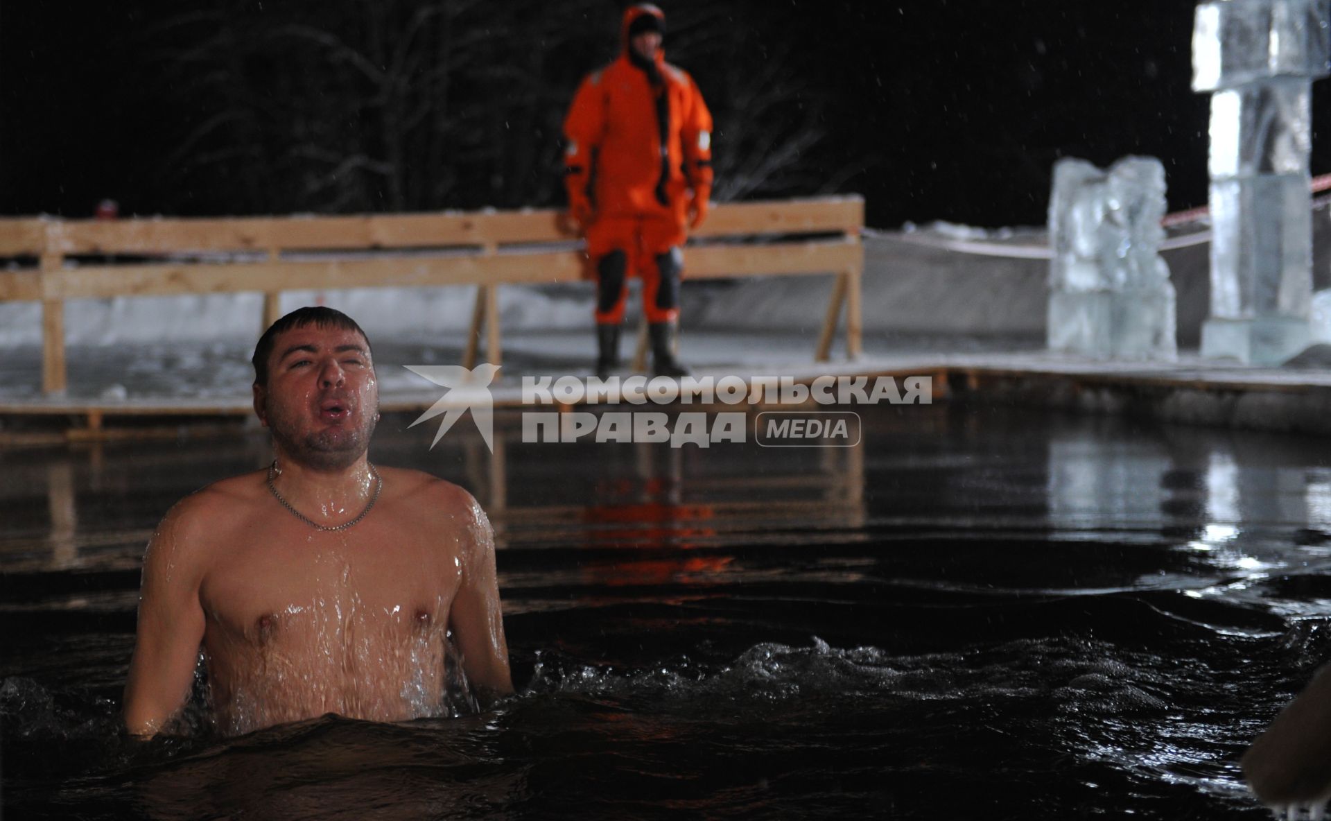 Серебряный Бор. Крещение Господне. На снимке: Крещенское купание.