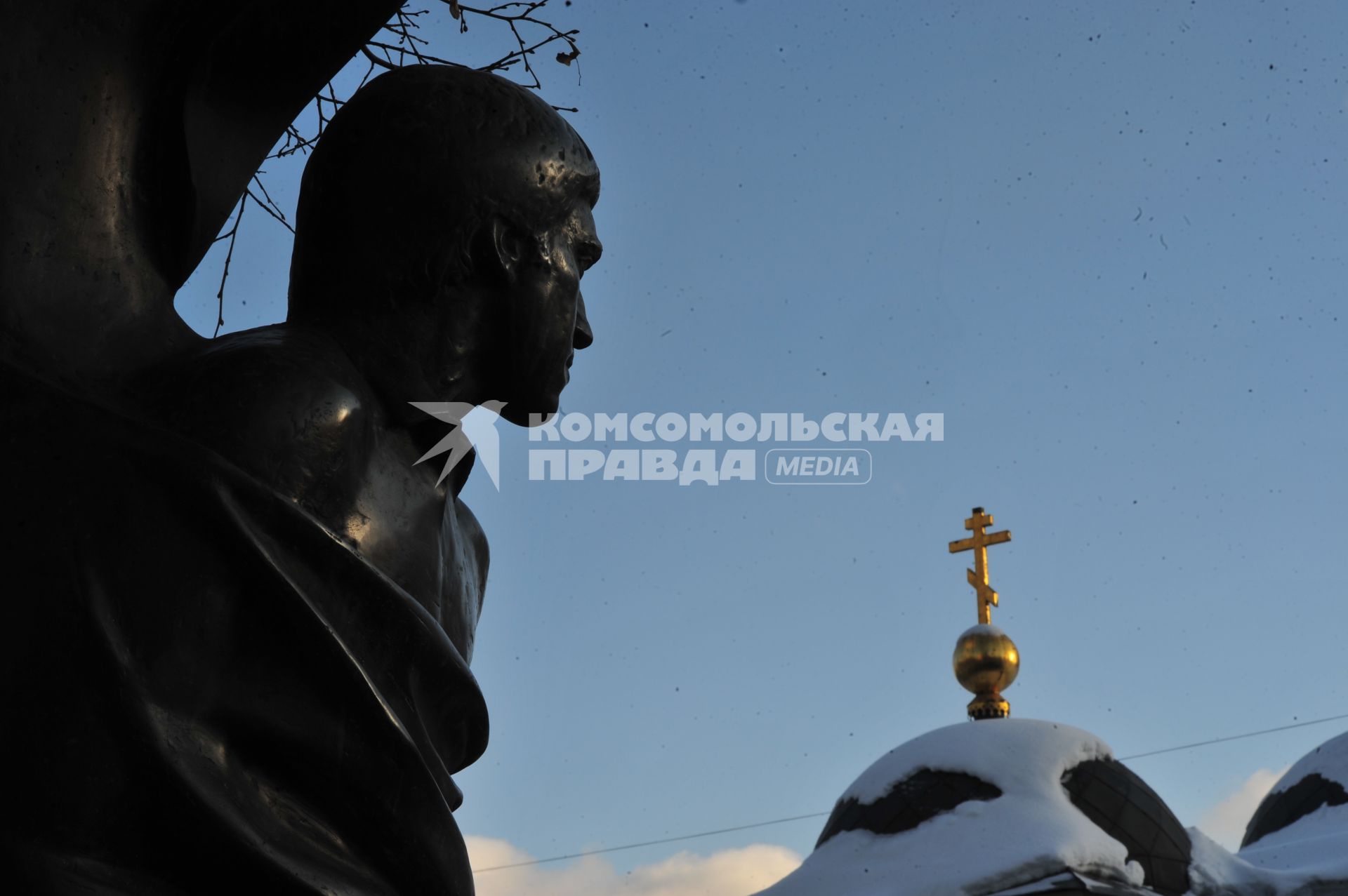 Ваганьковское кладбище. На снимке: памятник Владимиру Высоцкому на его могиле.