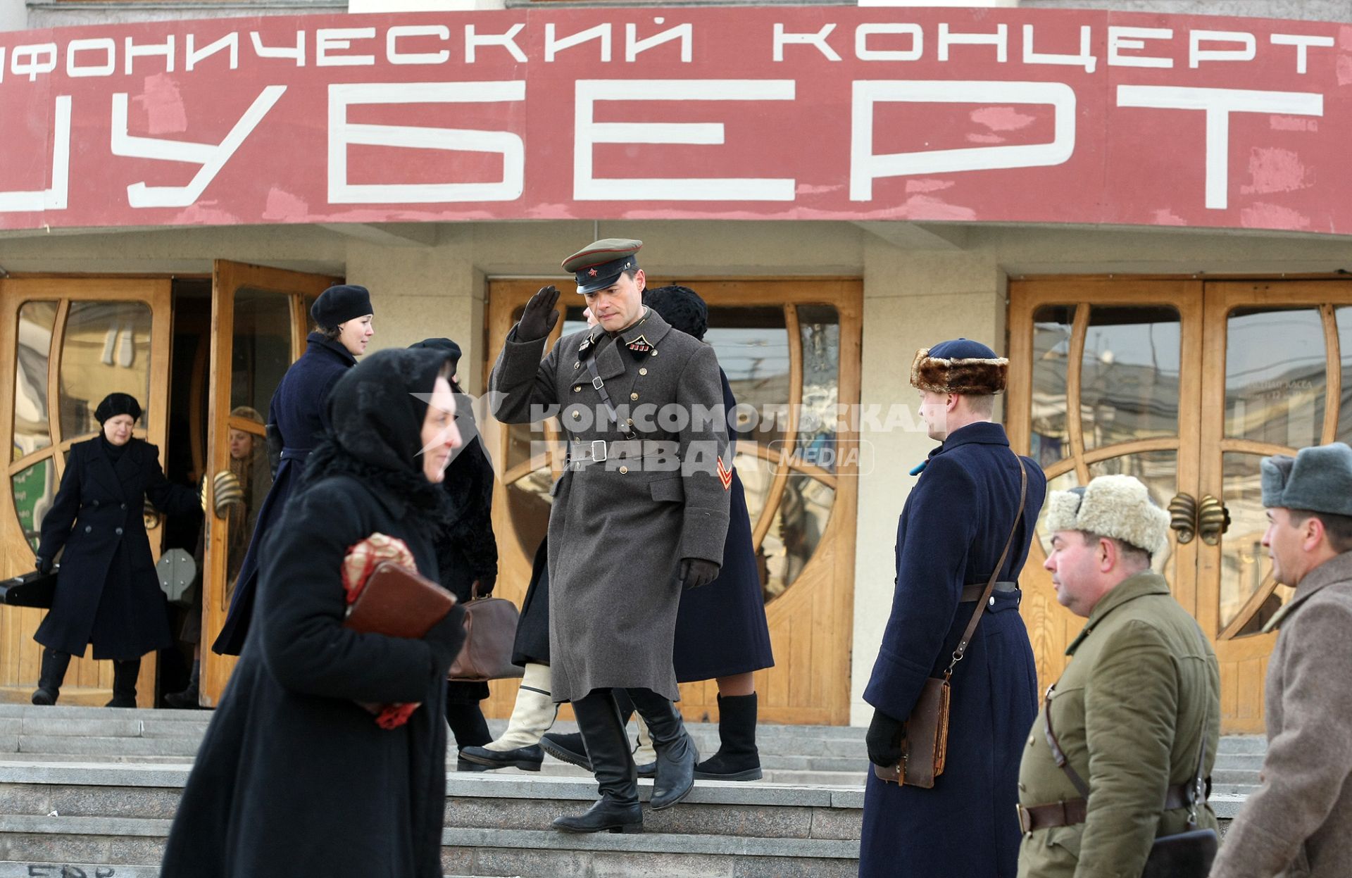 Актер Евгений Дятлов на съемках фильма `Жизнь и судьба` в Самаре.