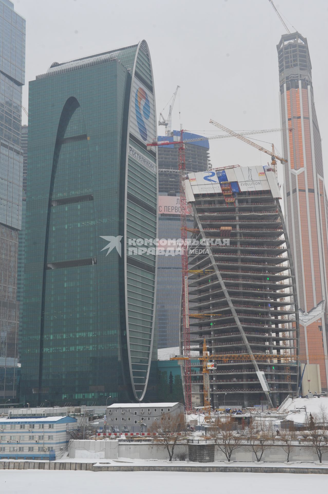 Строительство здания `ОКО` компании Capital Group на территории ММДЦ `Москва-Сити`.