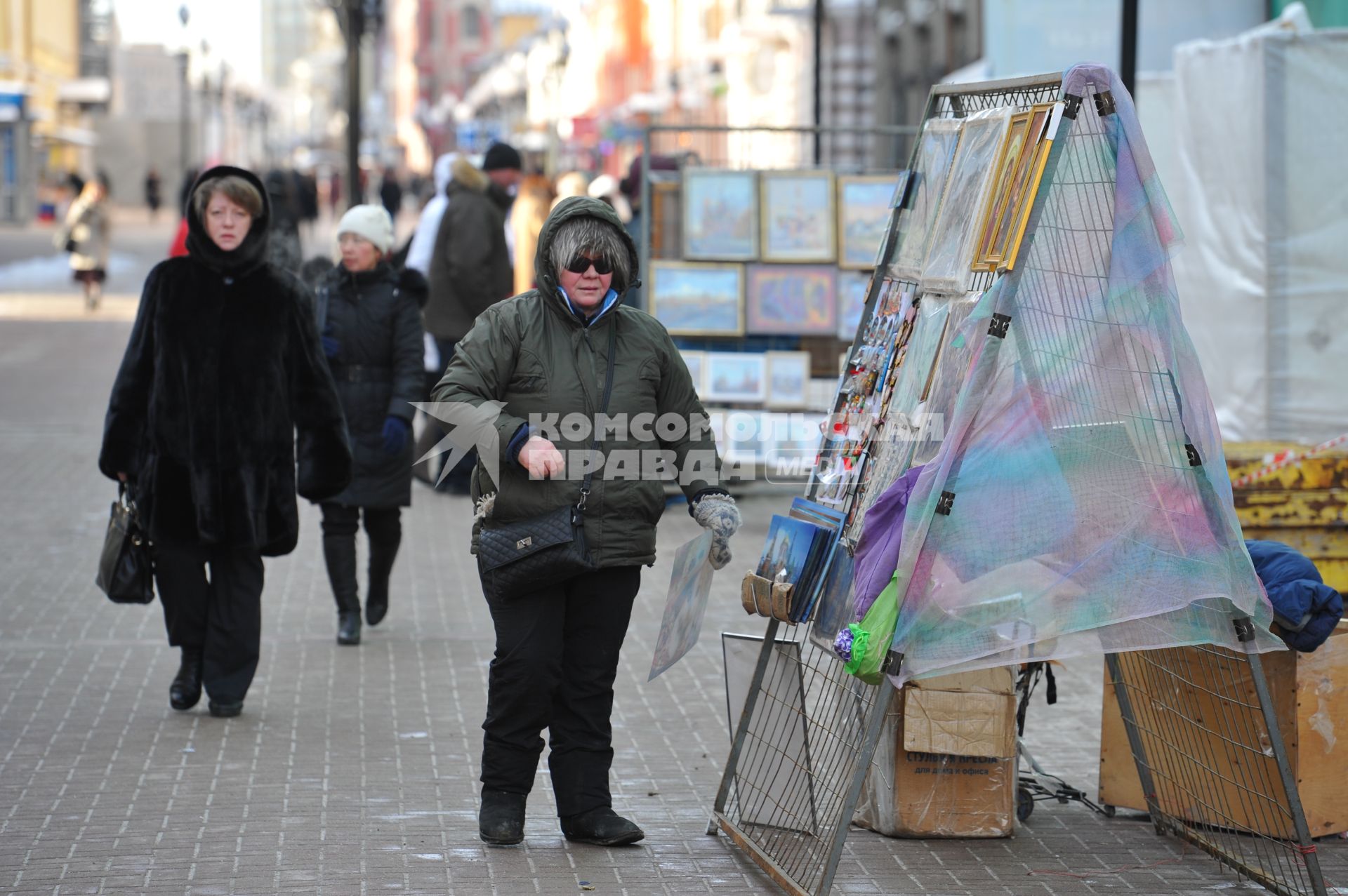 Старый Арбат. На снимке: торговля картинами.