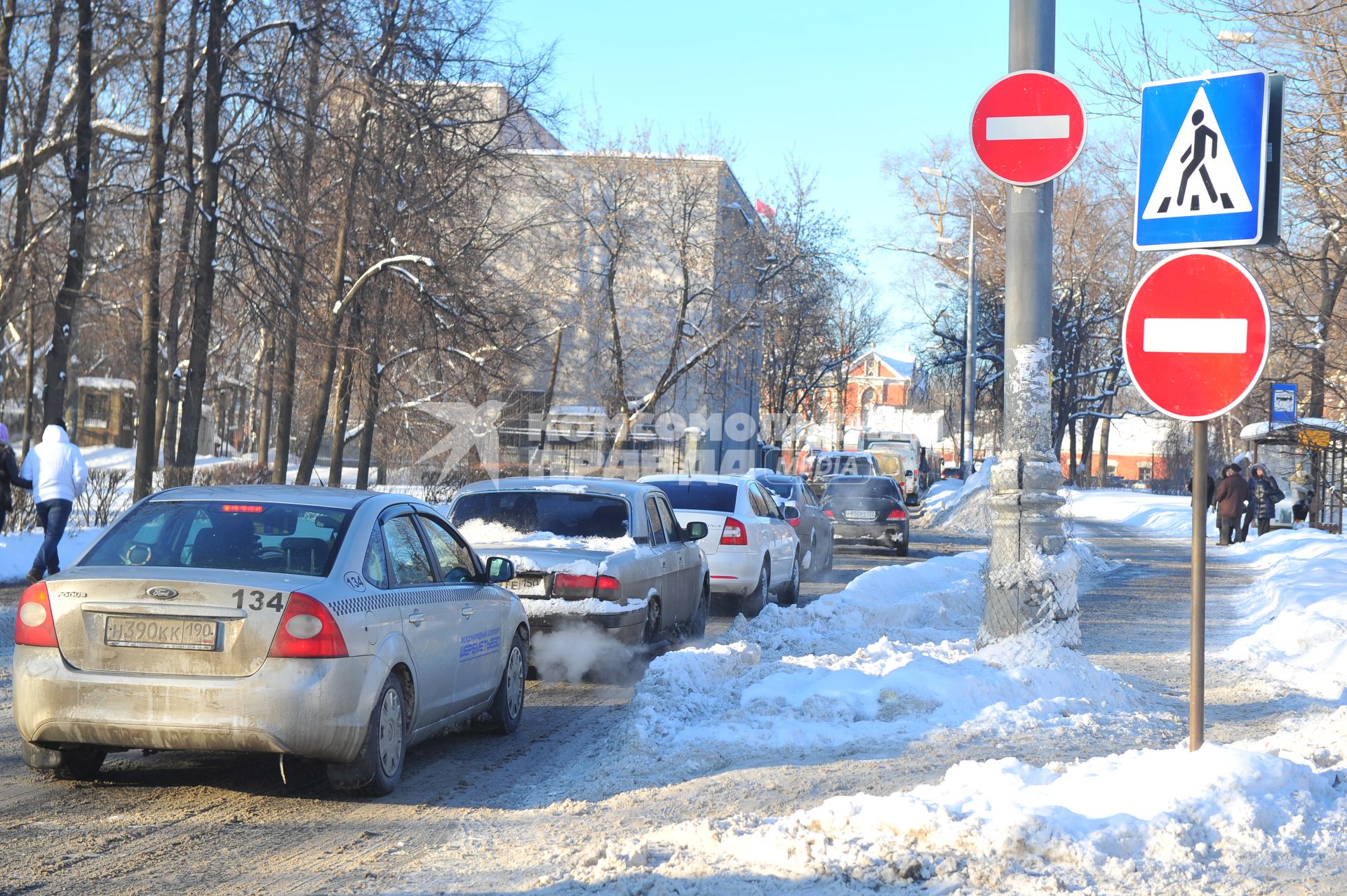 Изменения транспортного движения в районе метро `Динамо` в связи со строительством станции метрополитена`Петровский парк`. На снимке: автомобильная  пробка у  метро `Динамо`.