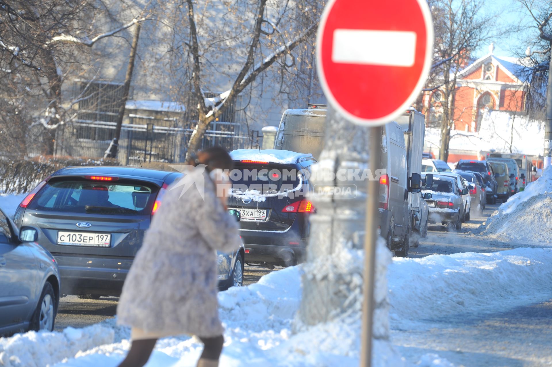 Изменения транспортного движения в районе метро `Динамо` в связи со строительством станции метрополитена`Петровский парк`. На снимке: автомобильная  пробка у  метро `Динамо`.