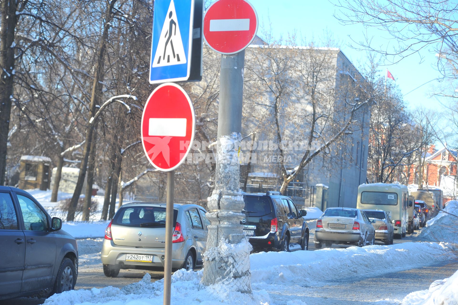 Изменения транспортного движения в районе метро `Динамо` в связи со строительством станции метрополитена`Петровский парк`. На снимке: автомобильная  пробка у  метро `Динамо`.