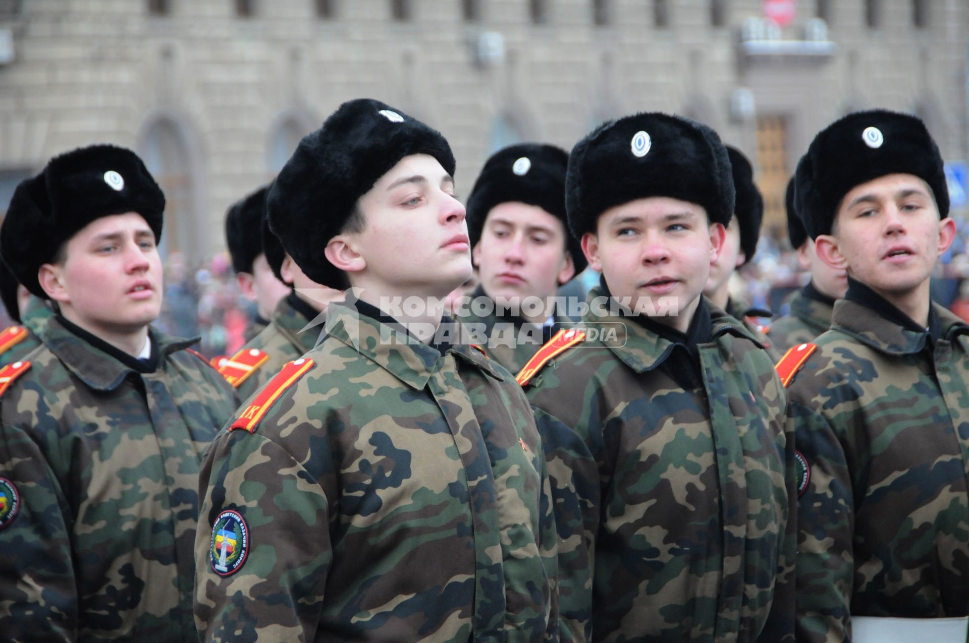 Волгоград празднует 70 лет Победы советских войск в Сталинградской битве. На снимке: торжественный парад.