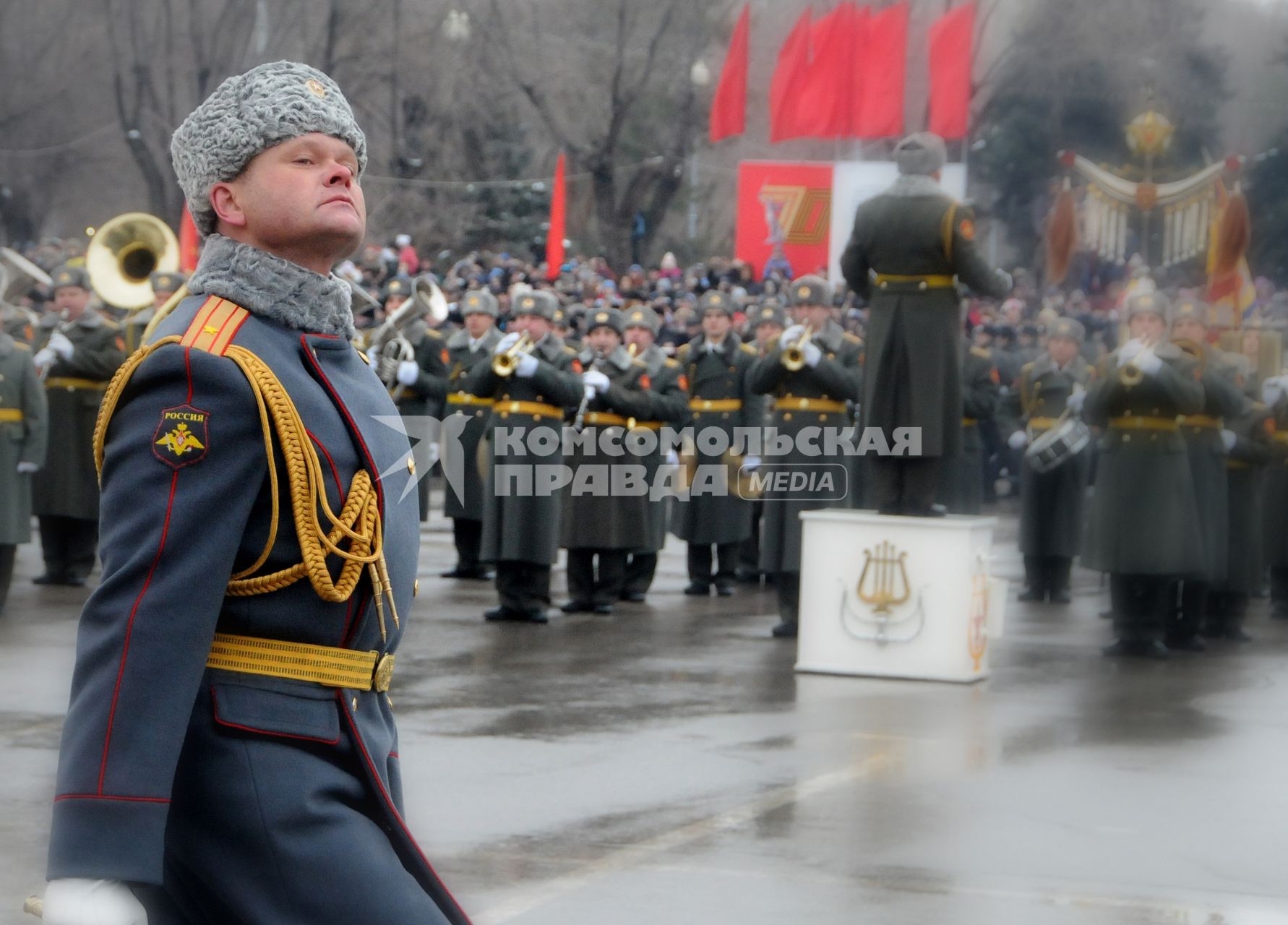 Волгоград празднует 70 лет Победы советских войск в Сталинградской битве. На снимке: торжественный парад.